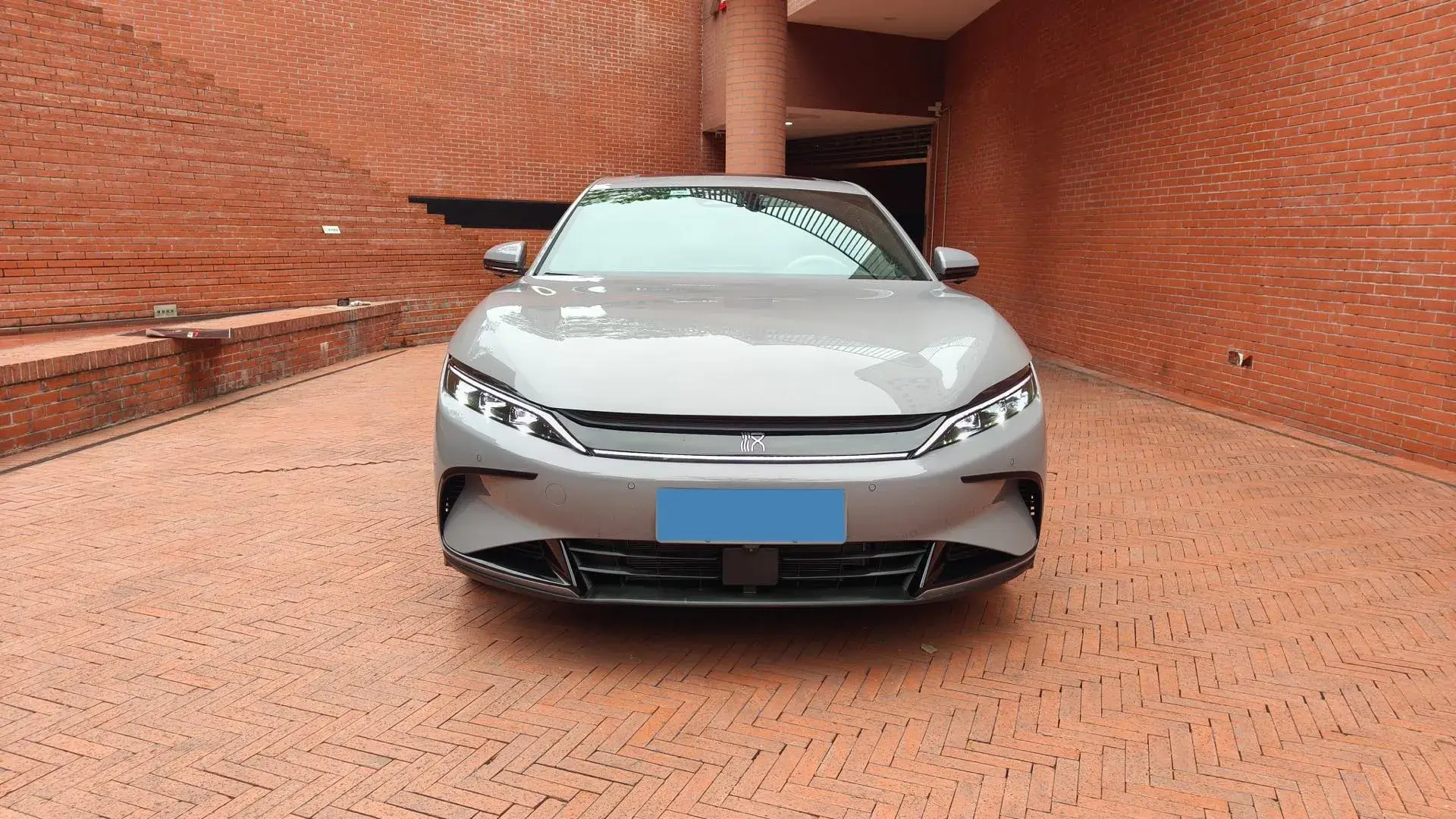 2025 BYD HAN thumbnail 2