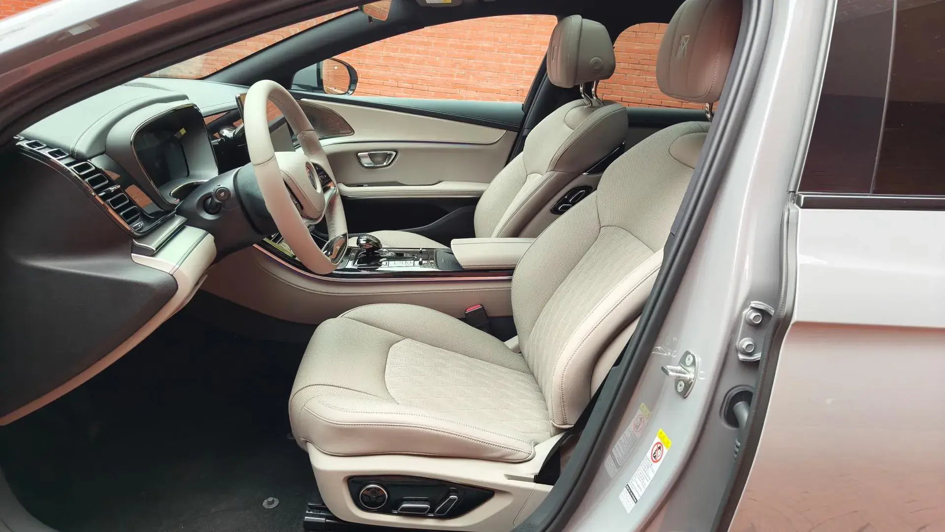 2025 BYD HAN thumbnail 3