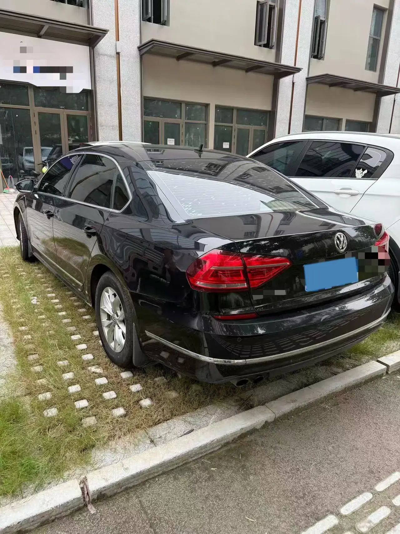 2017 VOLKSWAGEN PASSAT thumbnail 4