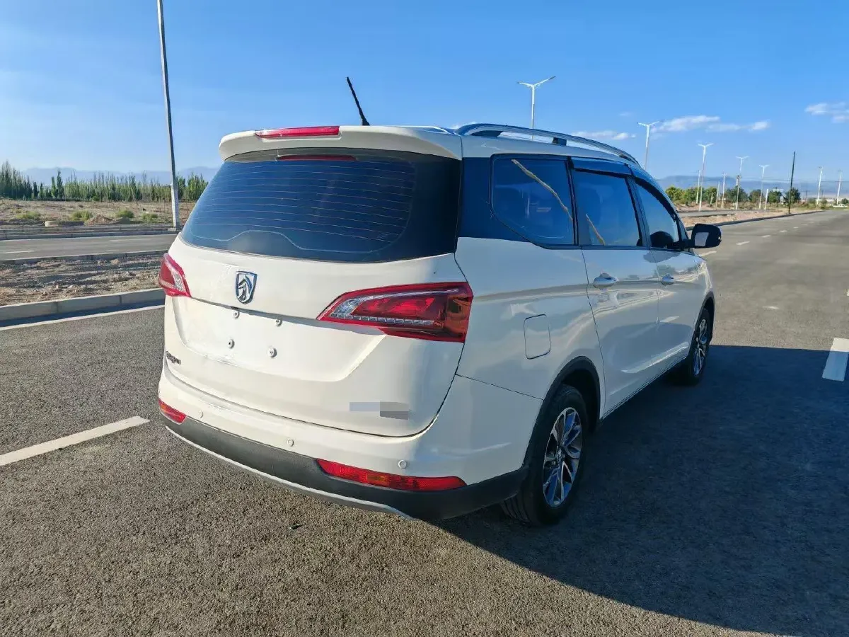 2021 BaoJun 730 1.5T 147HP L4 6MT,autocango,china used car exporter,china ev exporter,chinese used car exporter,chinese used ev exporter