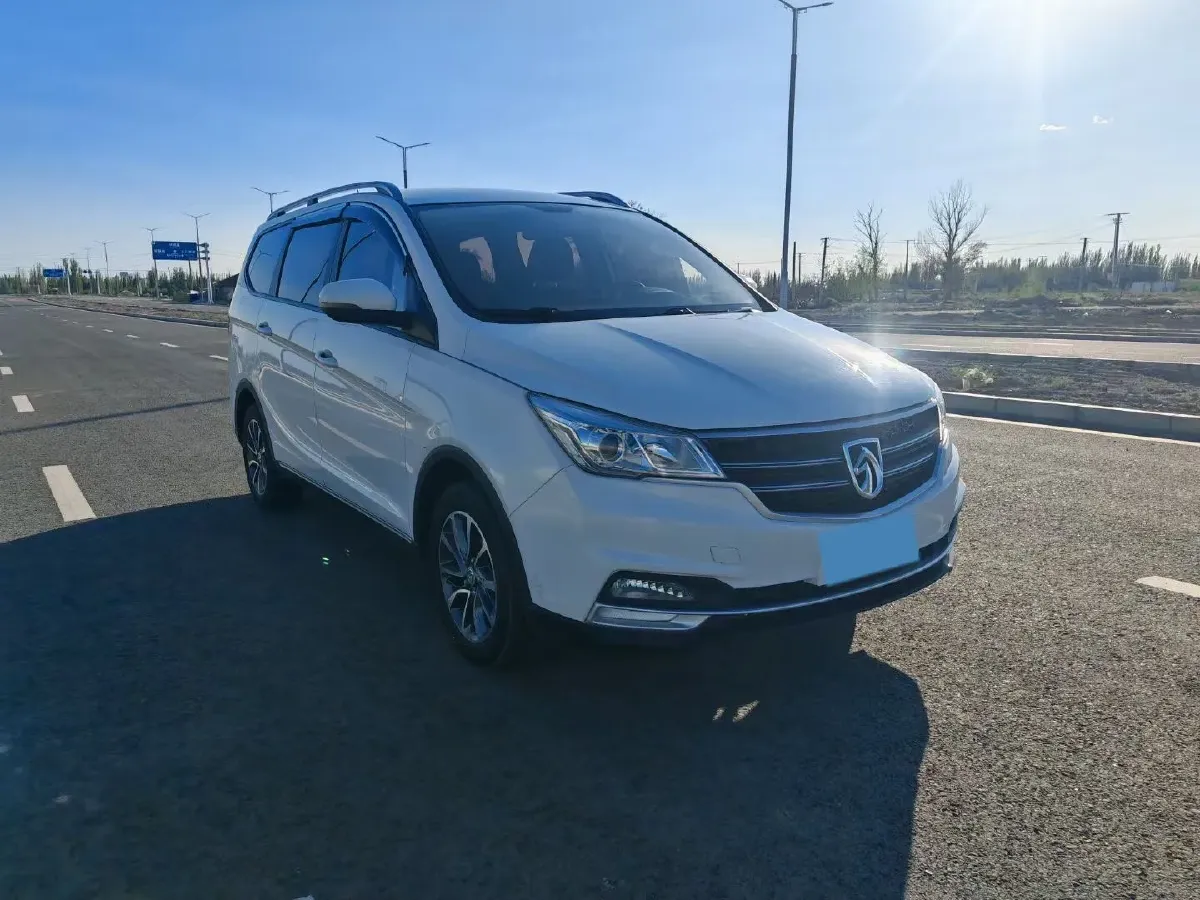 2021 BaoJun 730 1.5T 147HP L4 6MT,autocango,china used car exporter,china ev exporter,chinese used car exporter,chinese used ev exporter
