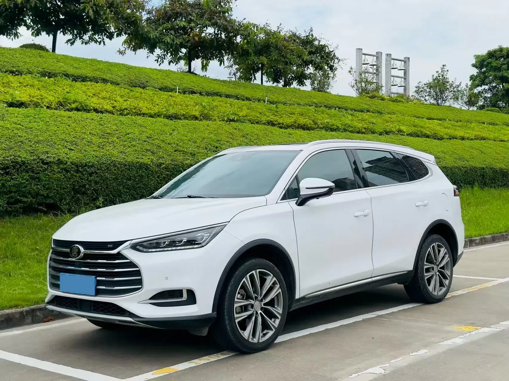 2019 BYD TANG view 1