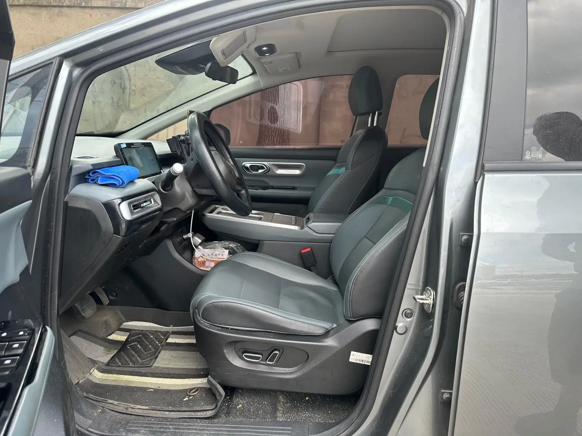 2023 AION Y thumbnail 3