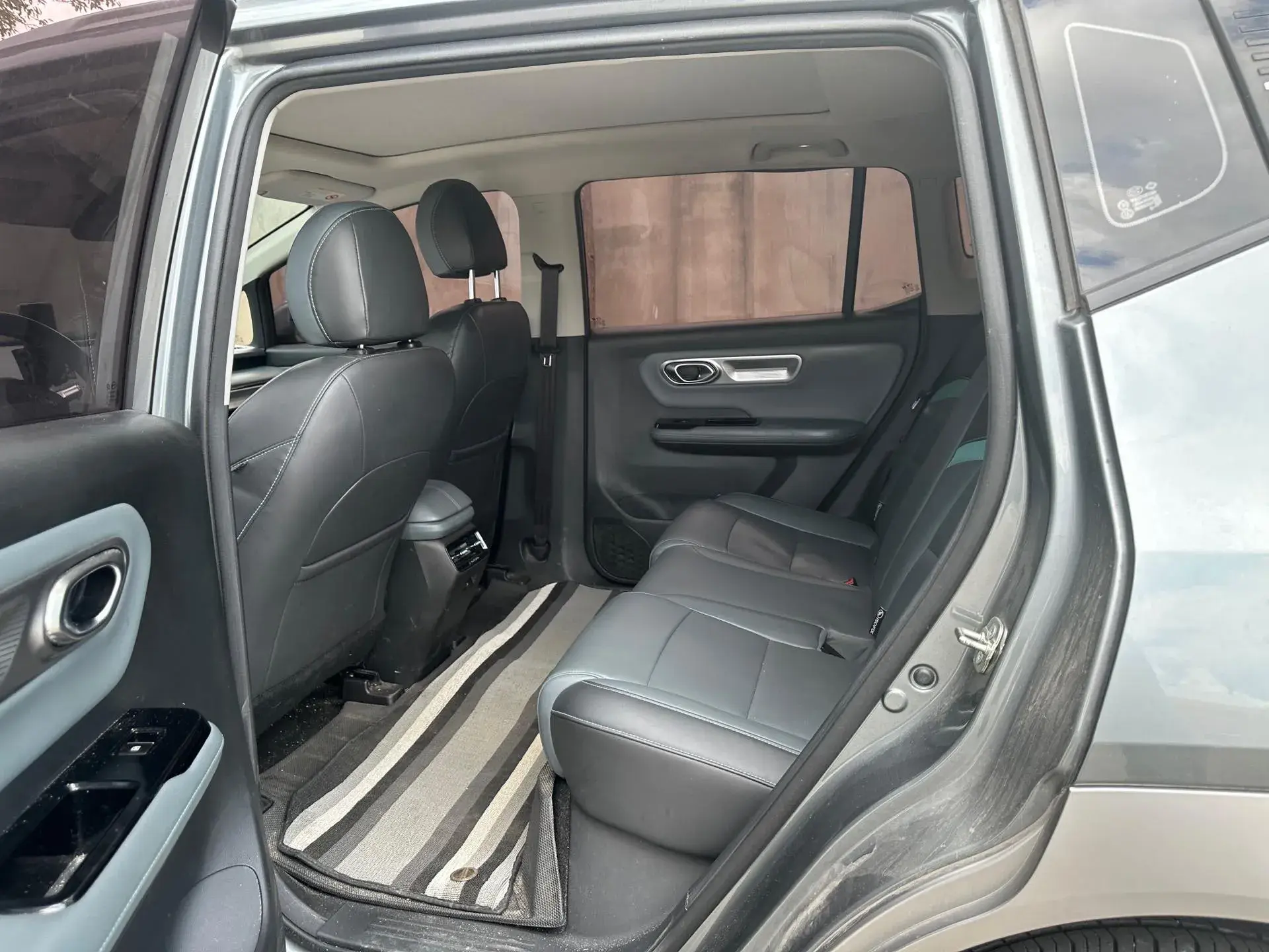 2023 AION Y thumbnail 4