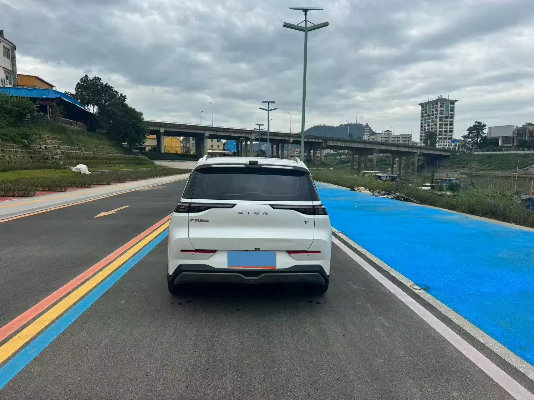 2022 AION Y thumbnail 4