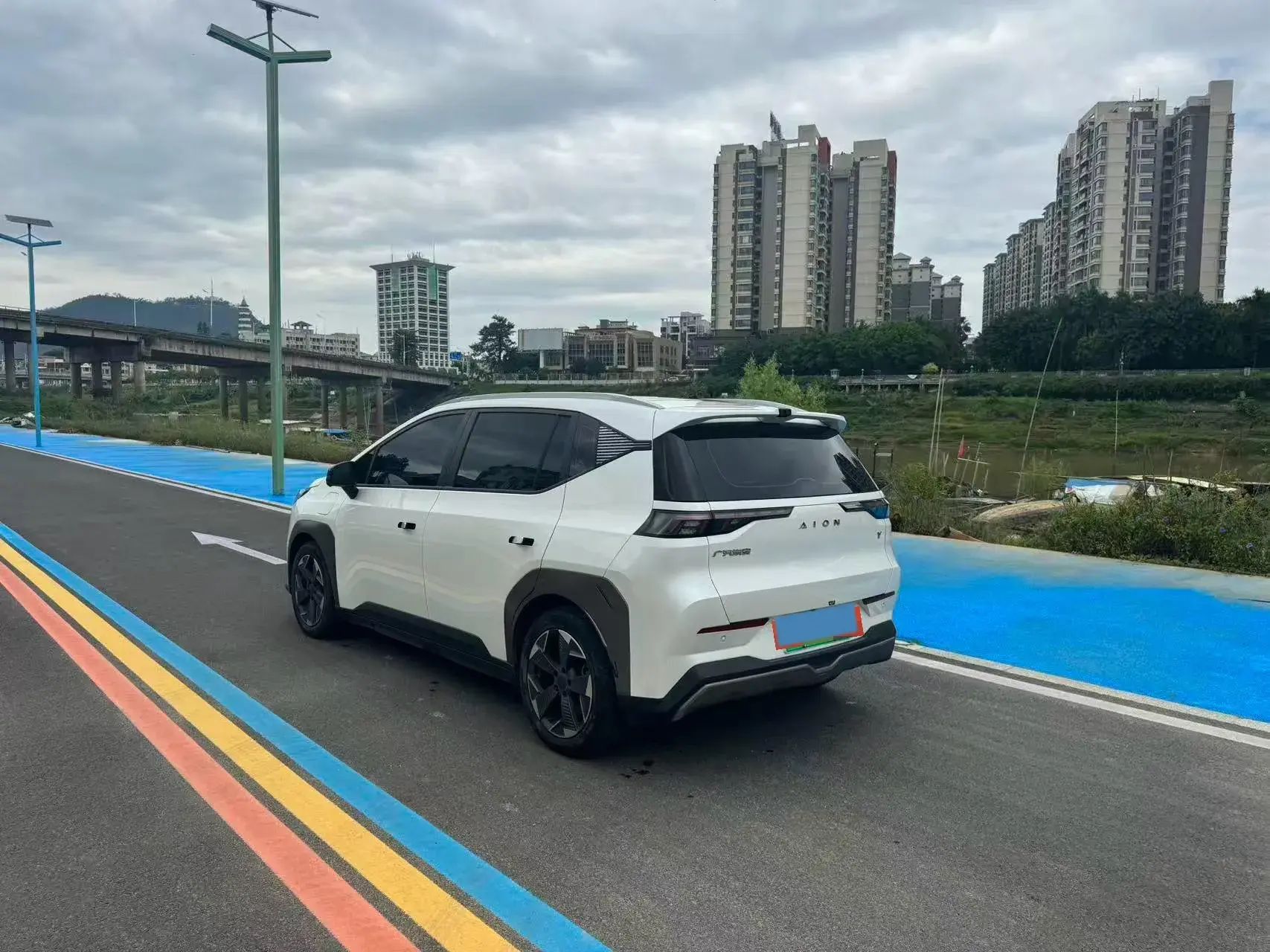 2022 AION Y thumbnail 3