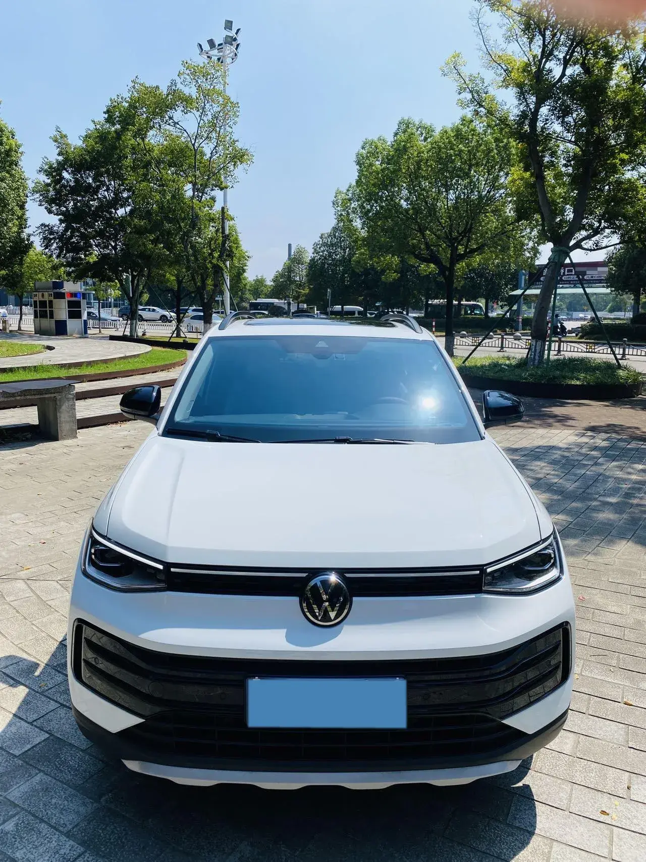 2025 VOLKSWAGEN THARU thumbnail 2