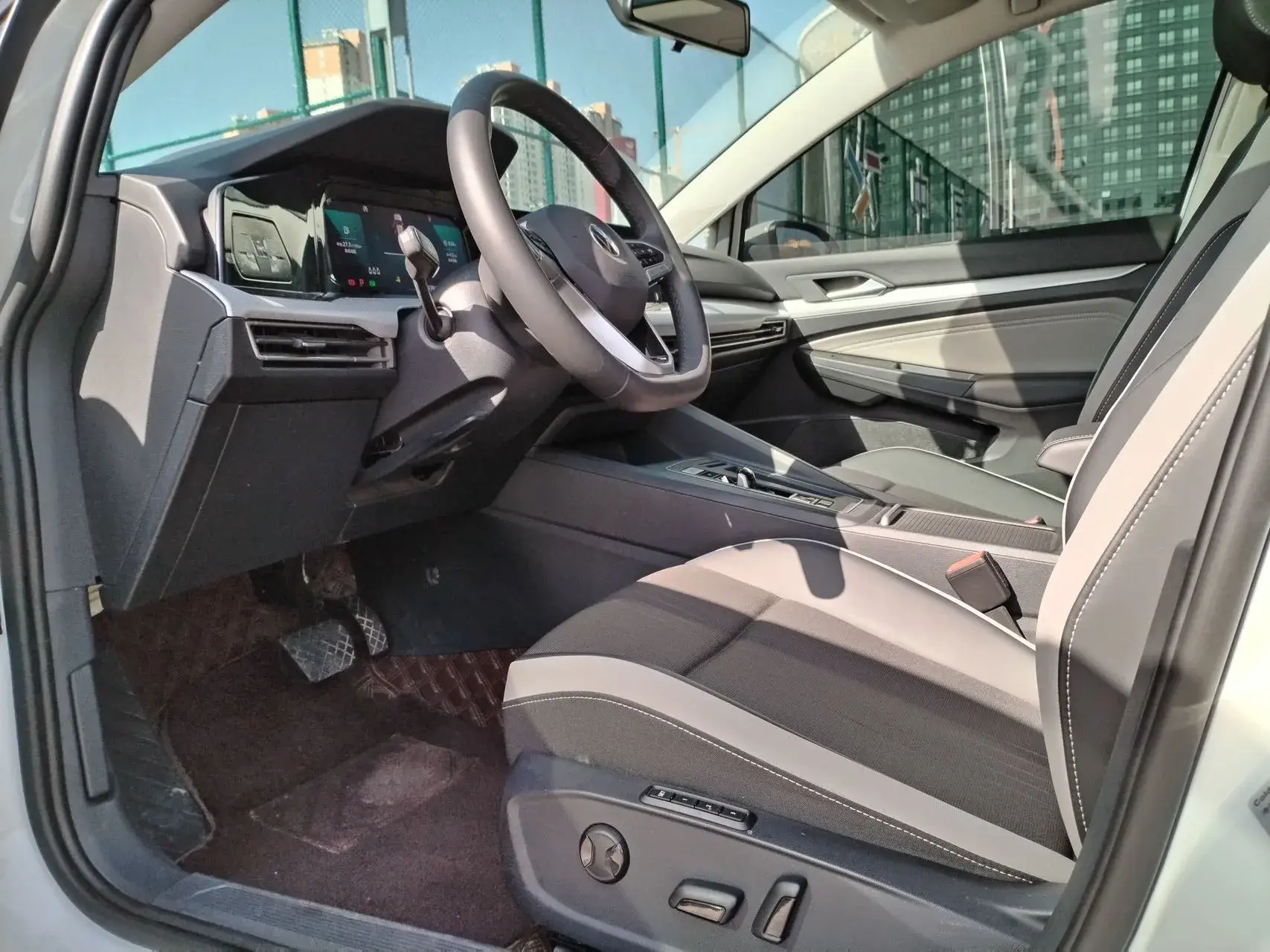 2023 VOLKSWAGEN GOLF thumbnail 4