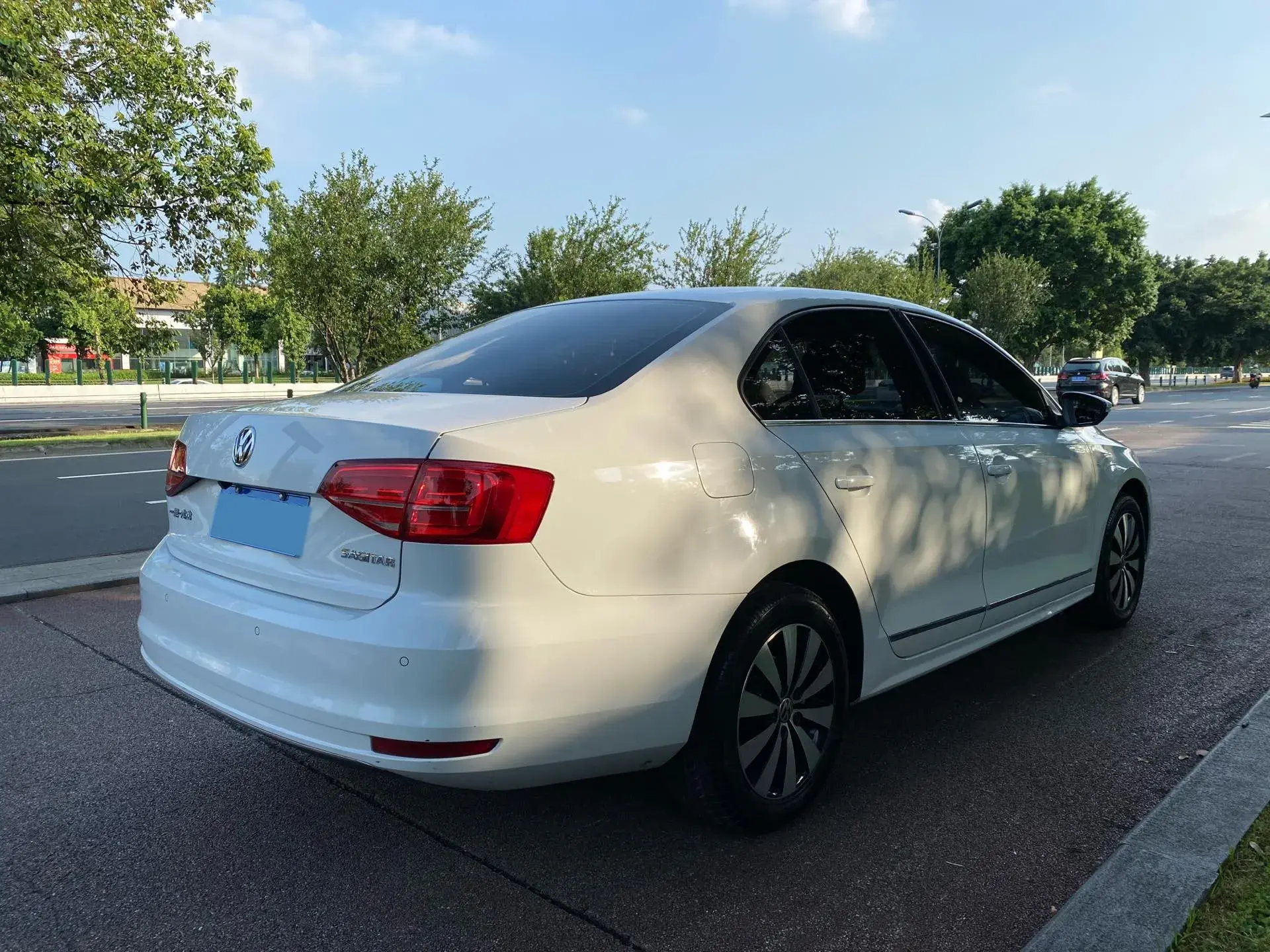 2018 VOLKSWAGEN SAGITAR thumbnail 4