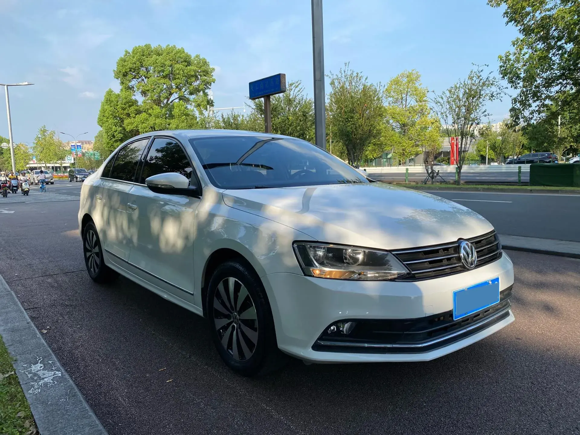 2018 VOLKSWAGEN SAGITAR thumbnail 3