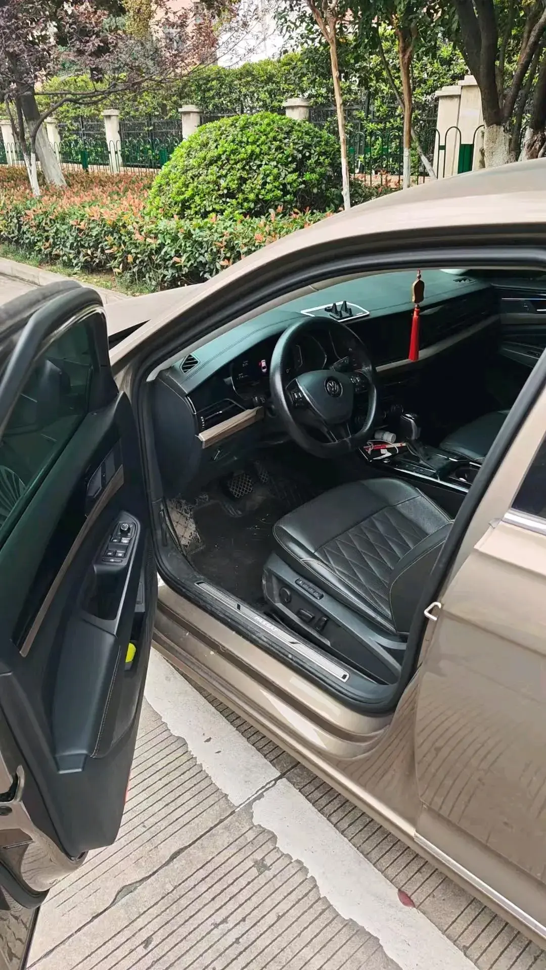 2019 VOLKSWAGEN PASSAT thumbnail 4