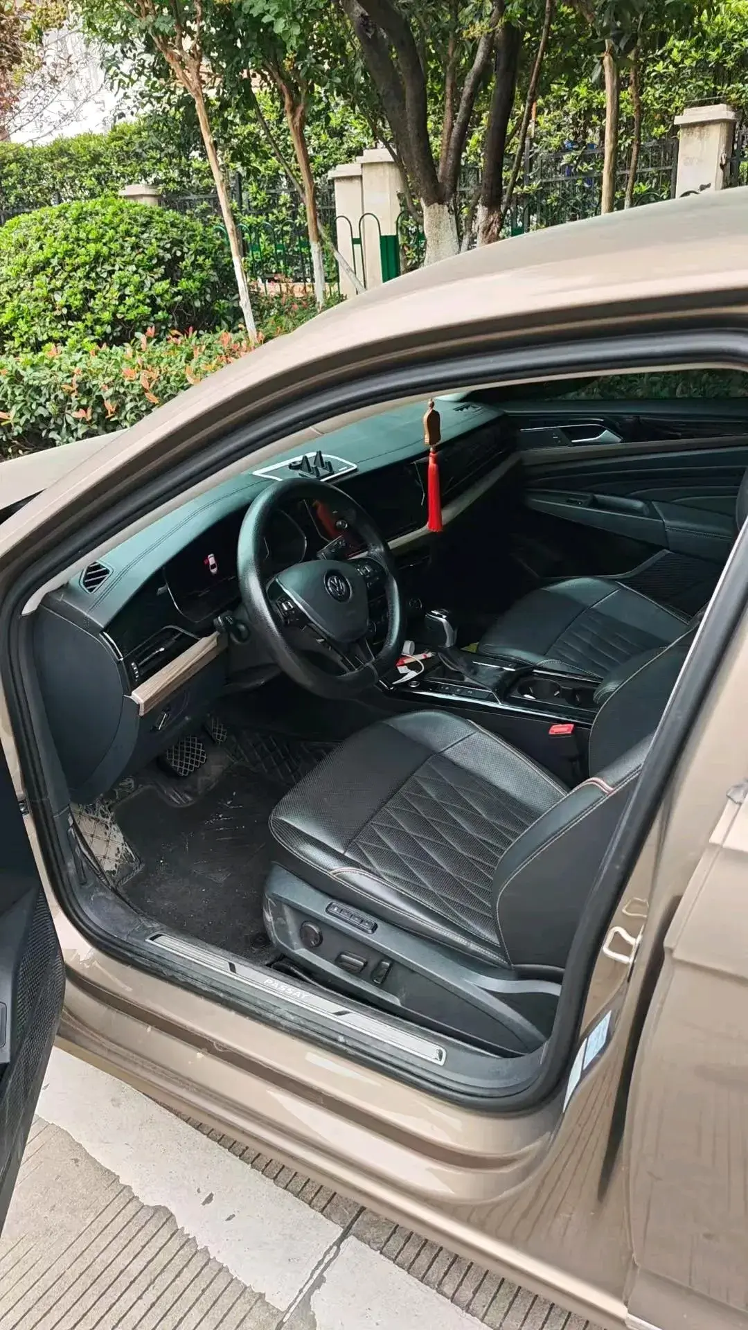 2019 VOLKSWAGEN PASSAT thumbnail 3