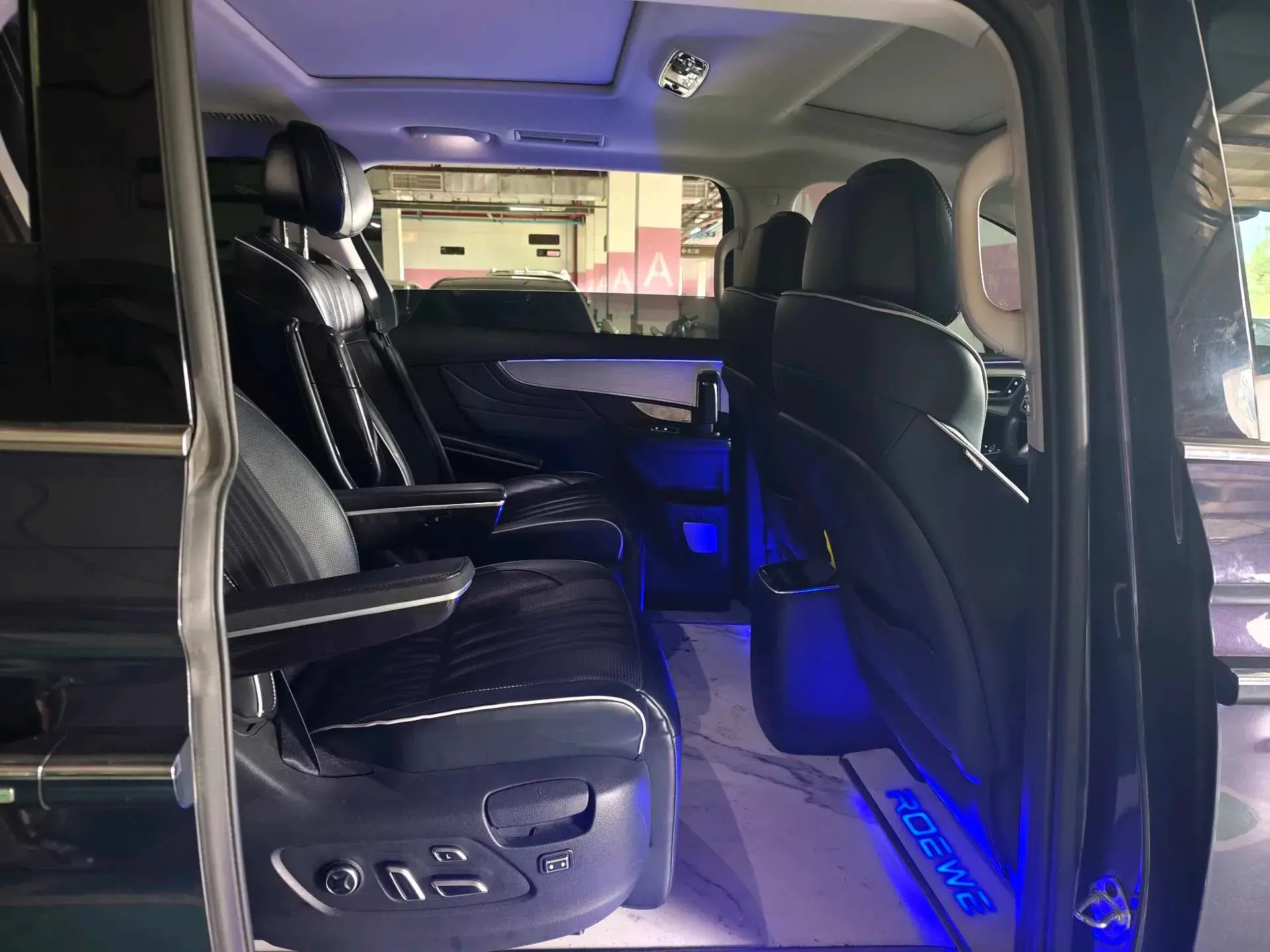 2021 ROEWE IMAX8 thumbnail 2