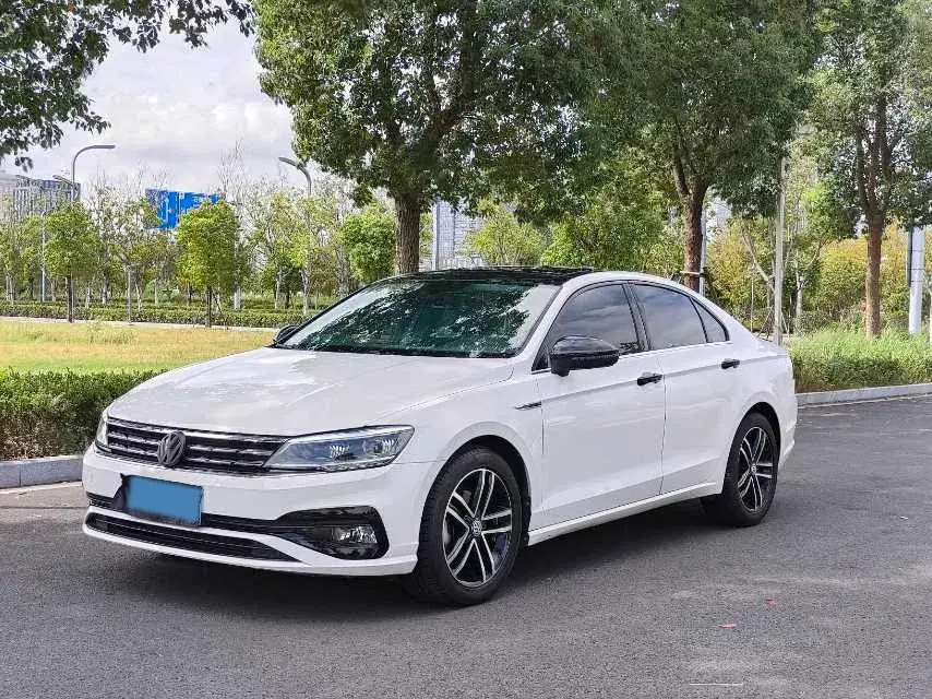 2021 VOLKSWAGEN LAMANDO view 1