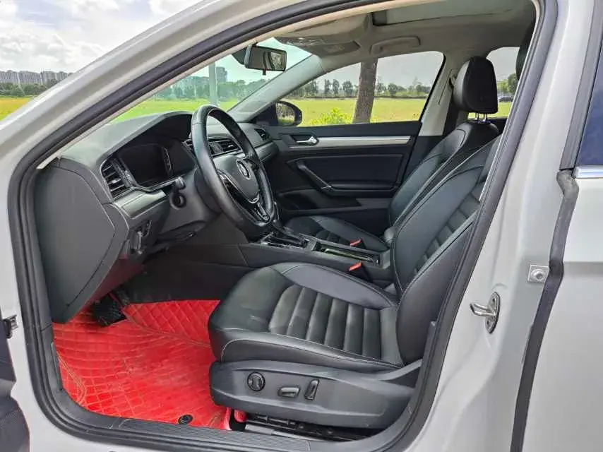 2021 VOLKSWAGEN LAMANDO thumbnail 4