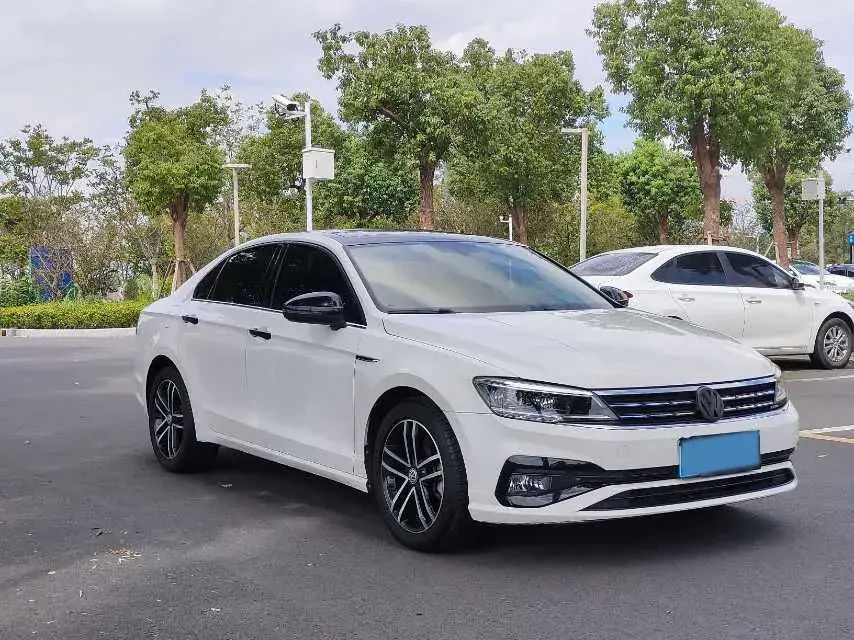 2021 VOLKSWAGEN LAMANDO thumbnail 3