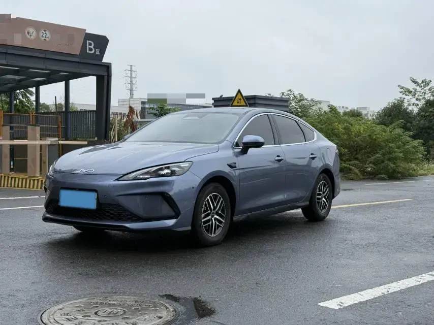 2025 BYD SEAL05 view 1