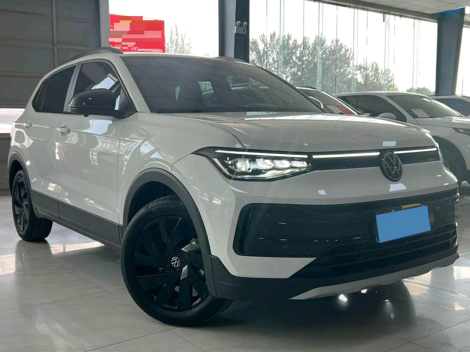 2025 VOLKSWAGEN THARU thumbnail 3