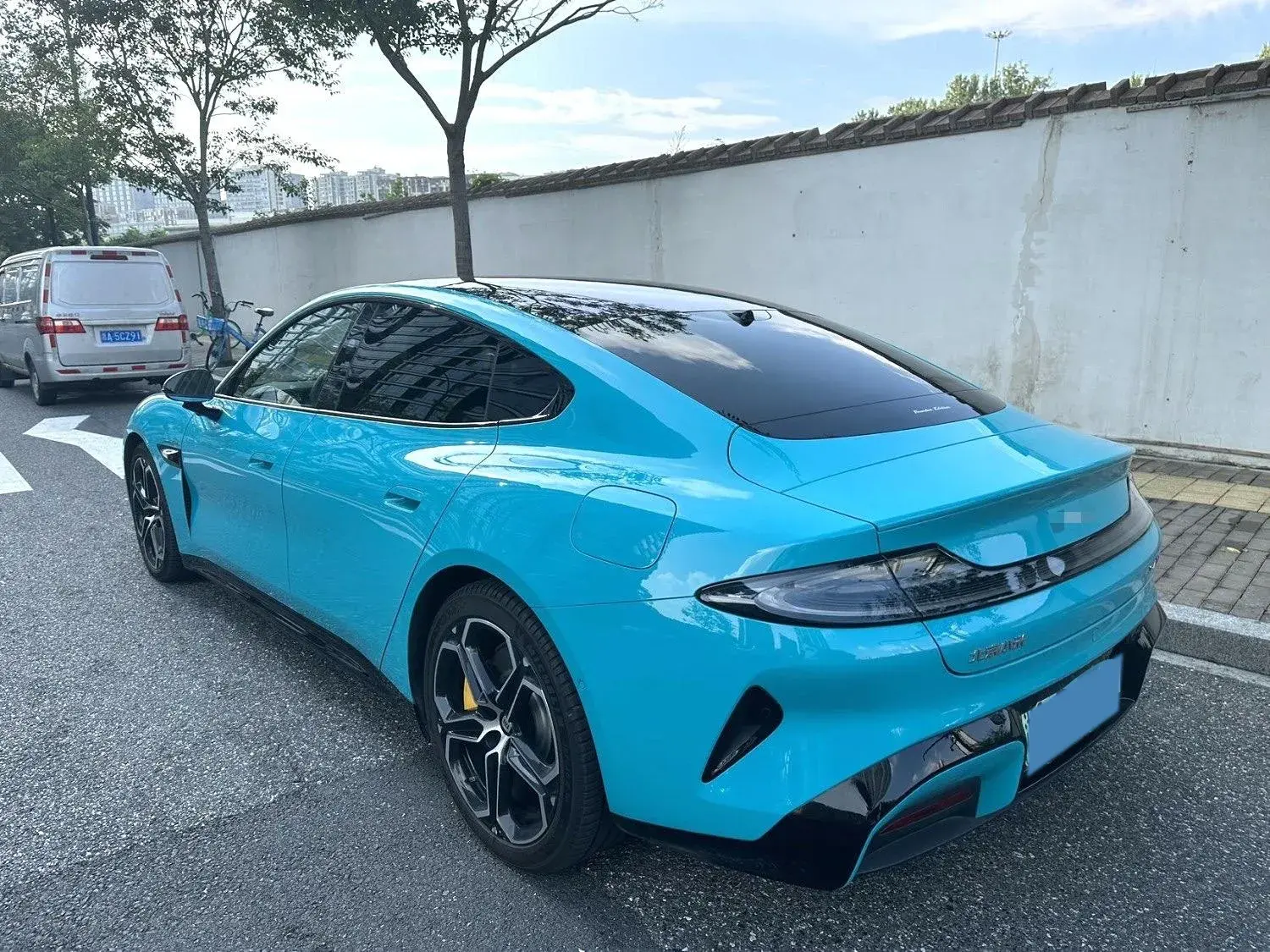 2024 MI SU7 thumbnail 2