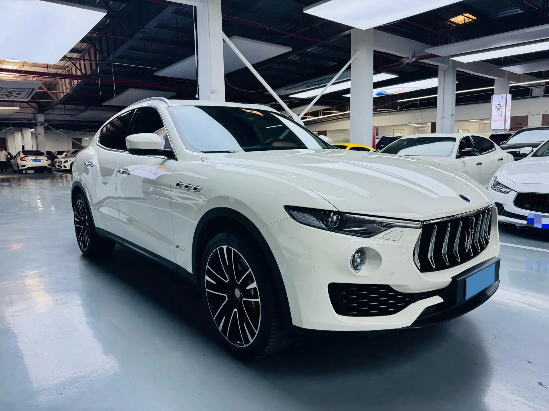 2018 MASERATI LEVANTE thumbnail 3