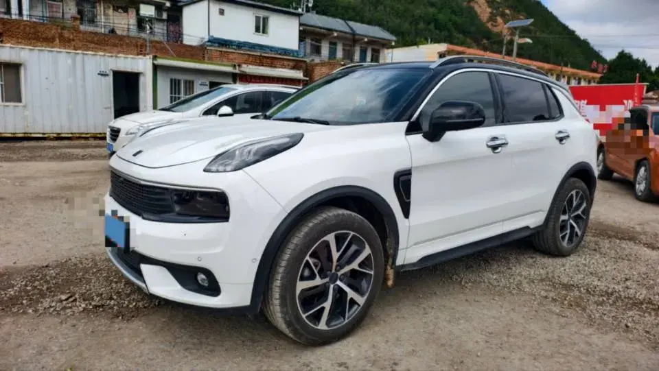 2019 LYNK&CO 01 view 1