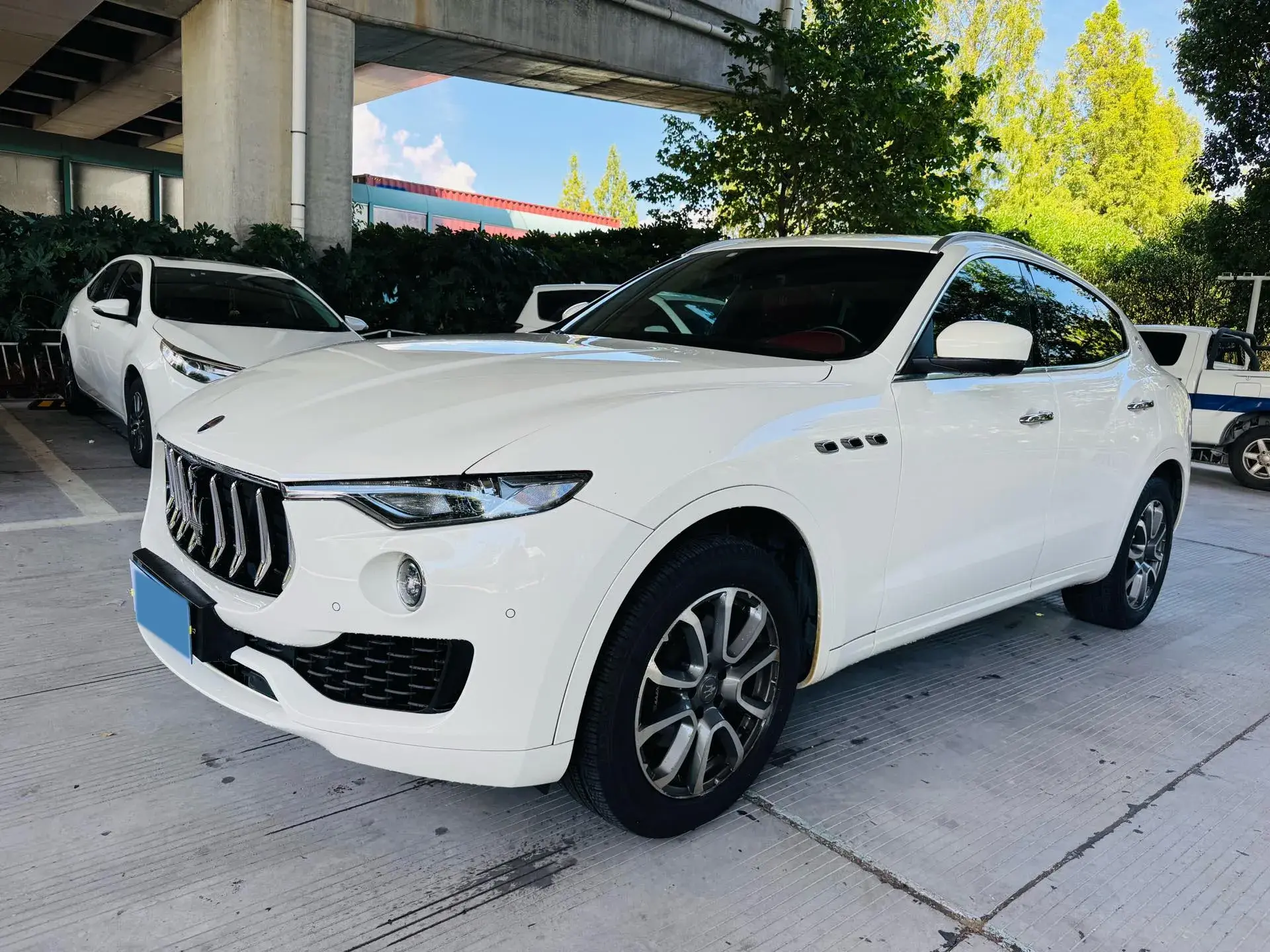 2018 MASERATI LEVANTE view 1