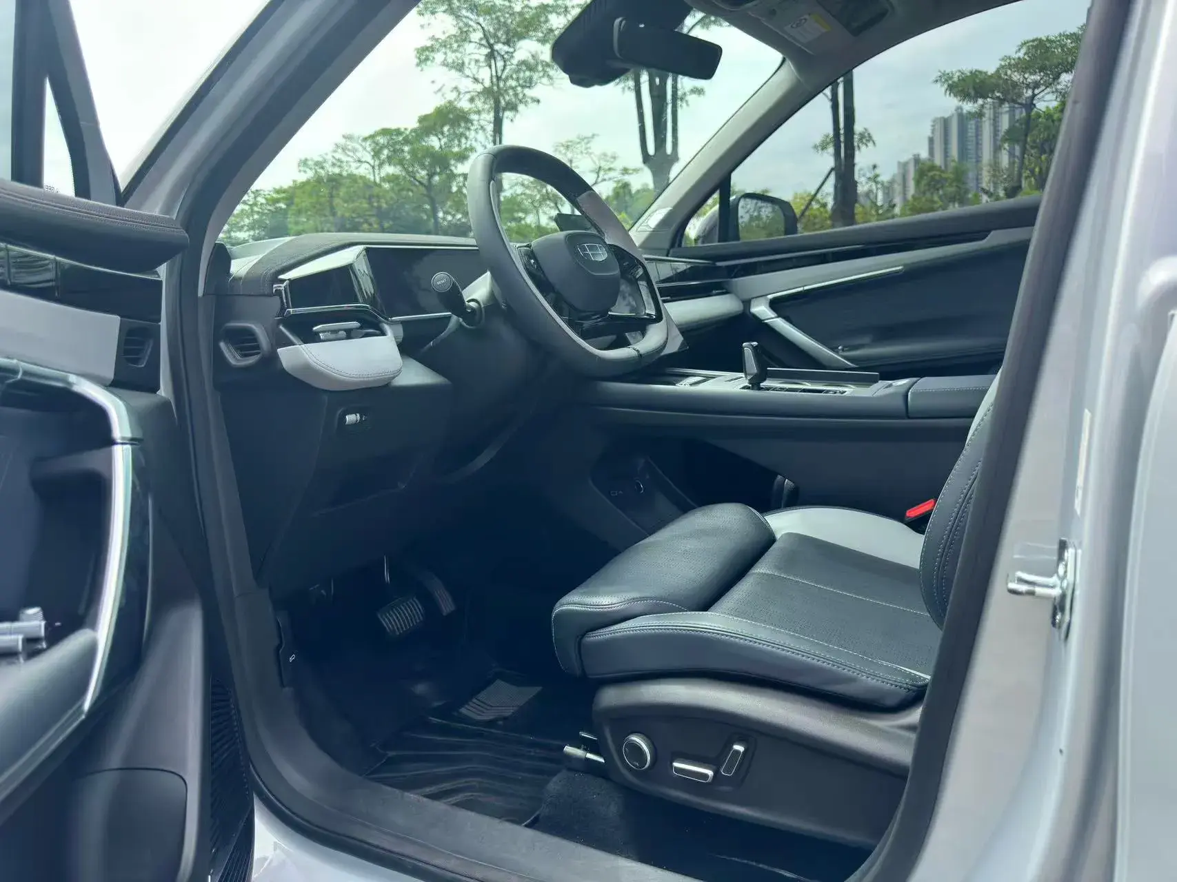 2024 GEELY STARRAY thumbnail 4