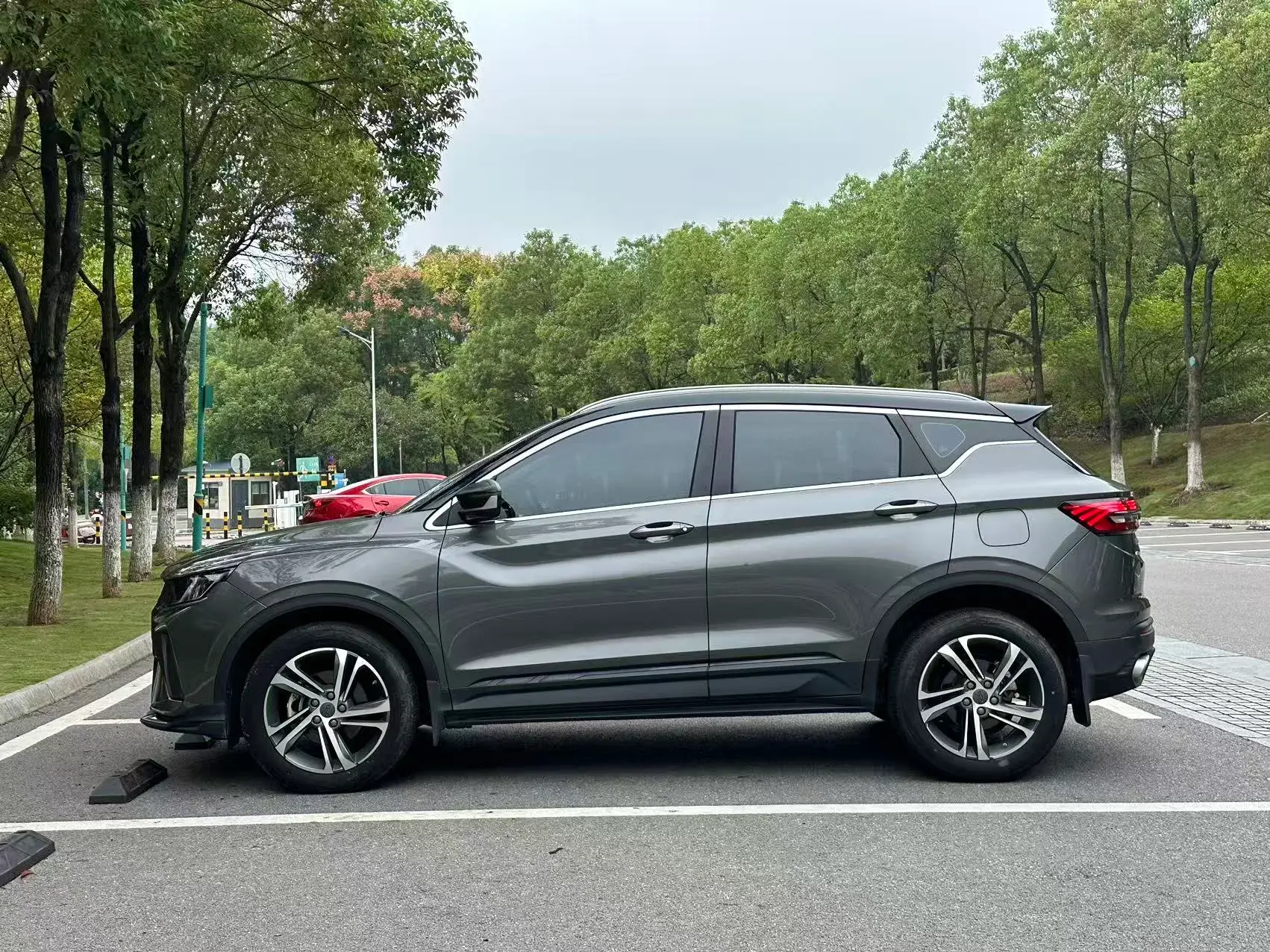 2021 GEELY COOLRAY thumbnail 2