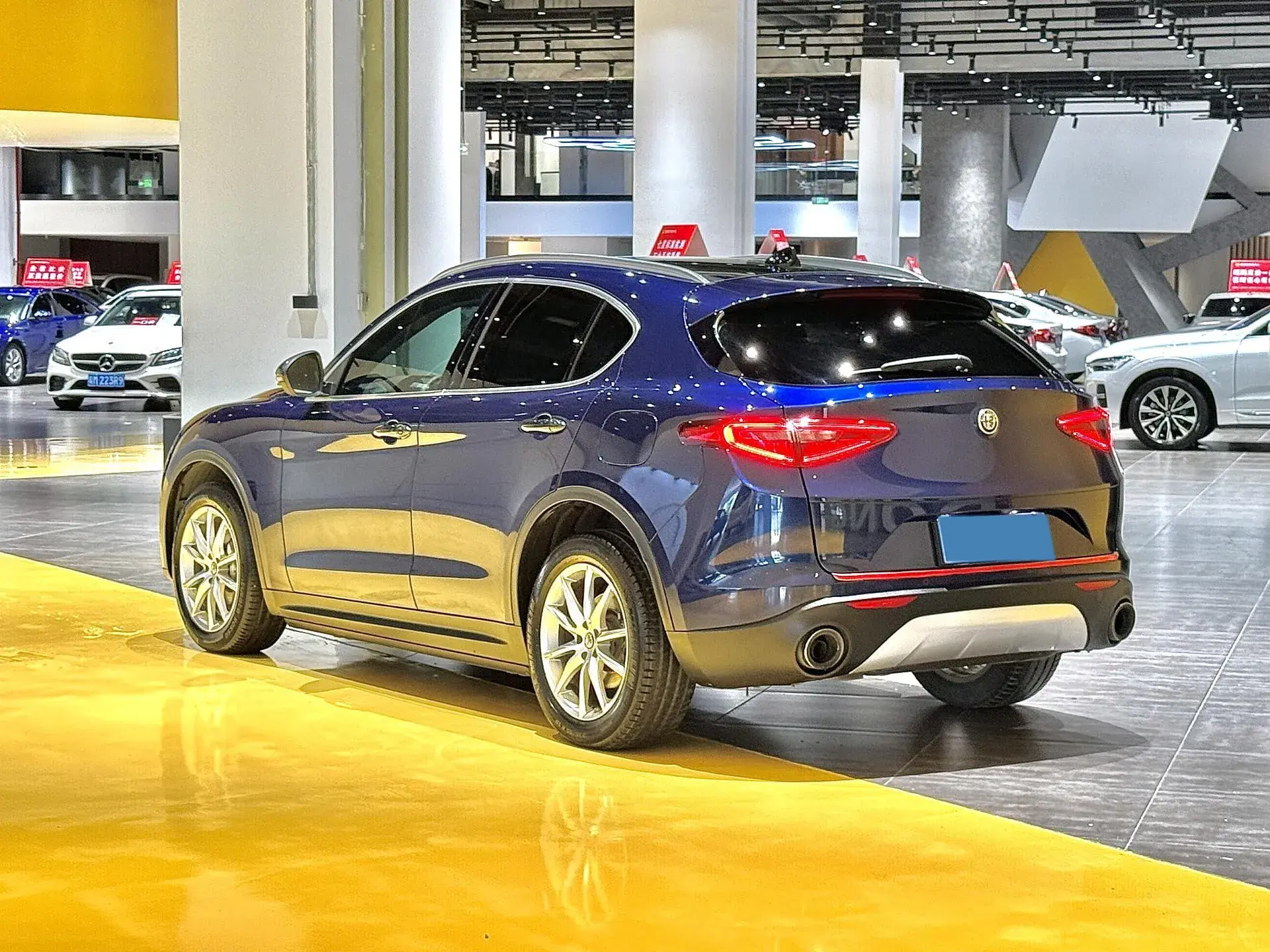 2017 ALFA ROMEO thumbnail 2