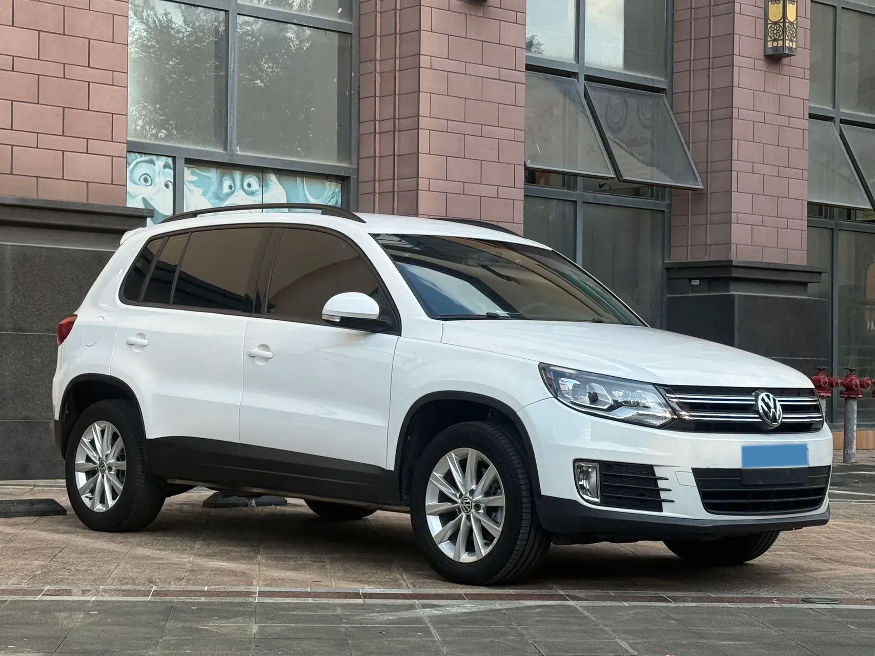 2017 VOLKSWAGEN TIGUAN thumbnail 3