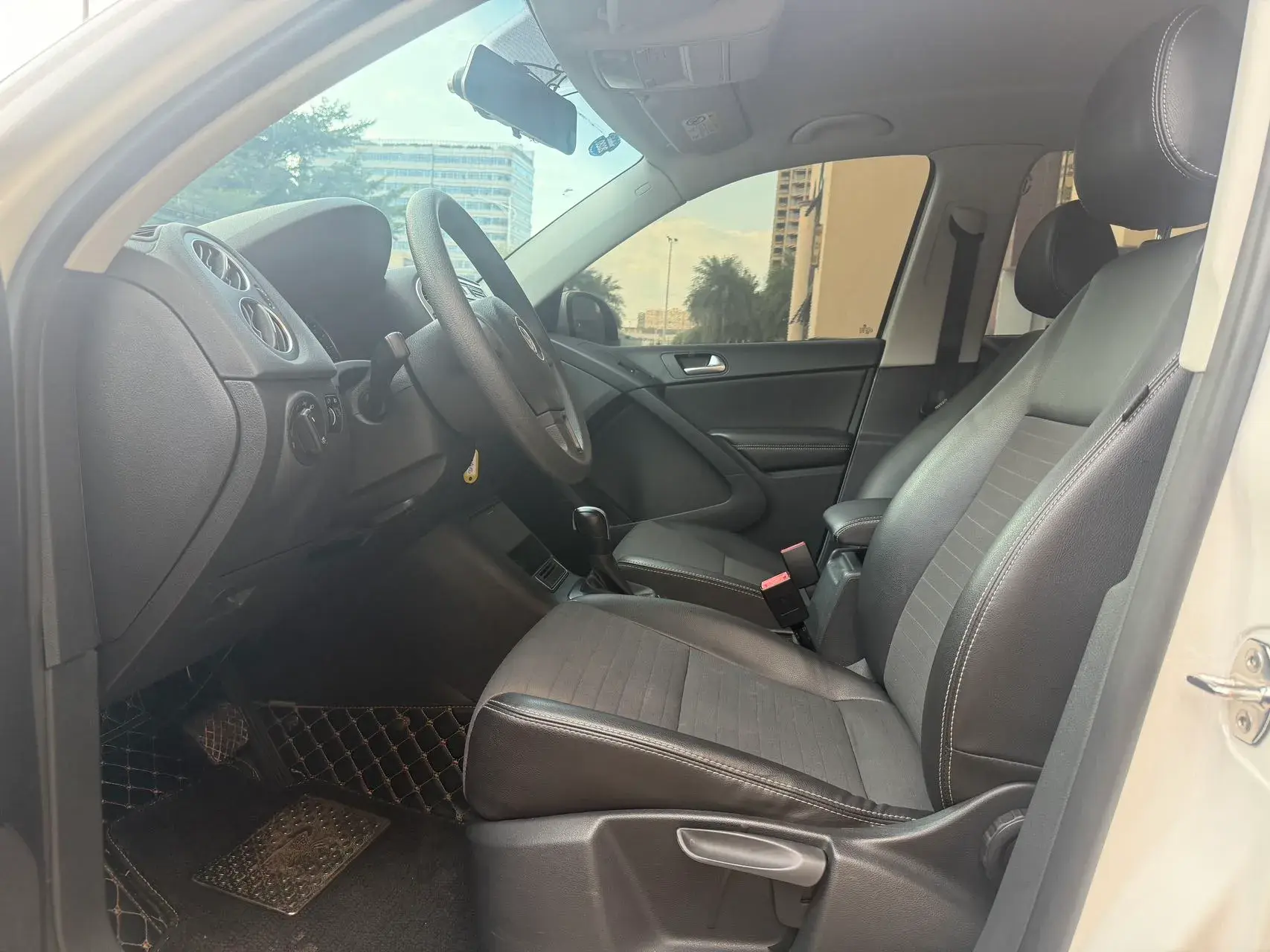 2017 VOLKSWAGEN TIGUAN thumbnail 4