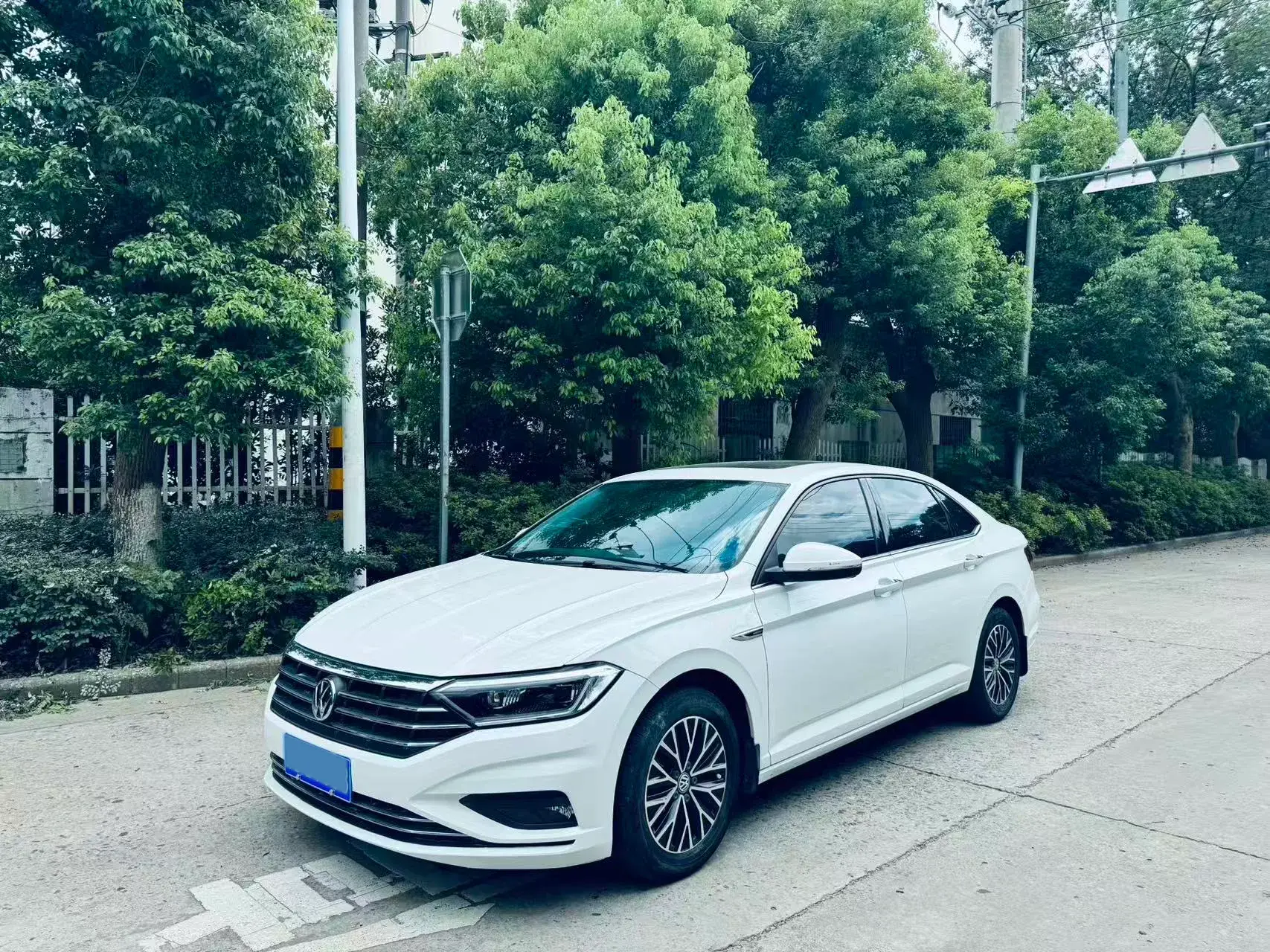 2019 VOLKSWAGEN SAGITAR view 1