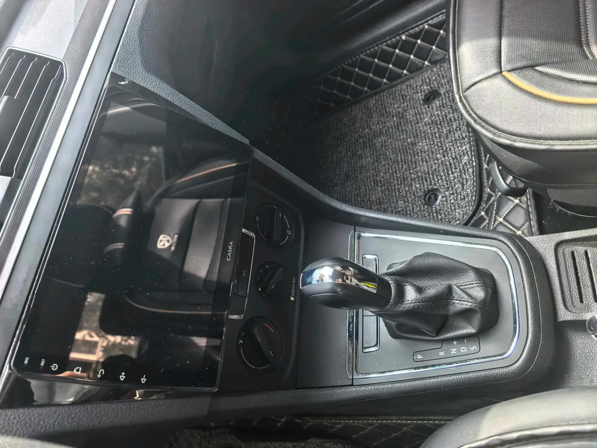 2019 VOLKSWAGEN BORA thumbnail 4