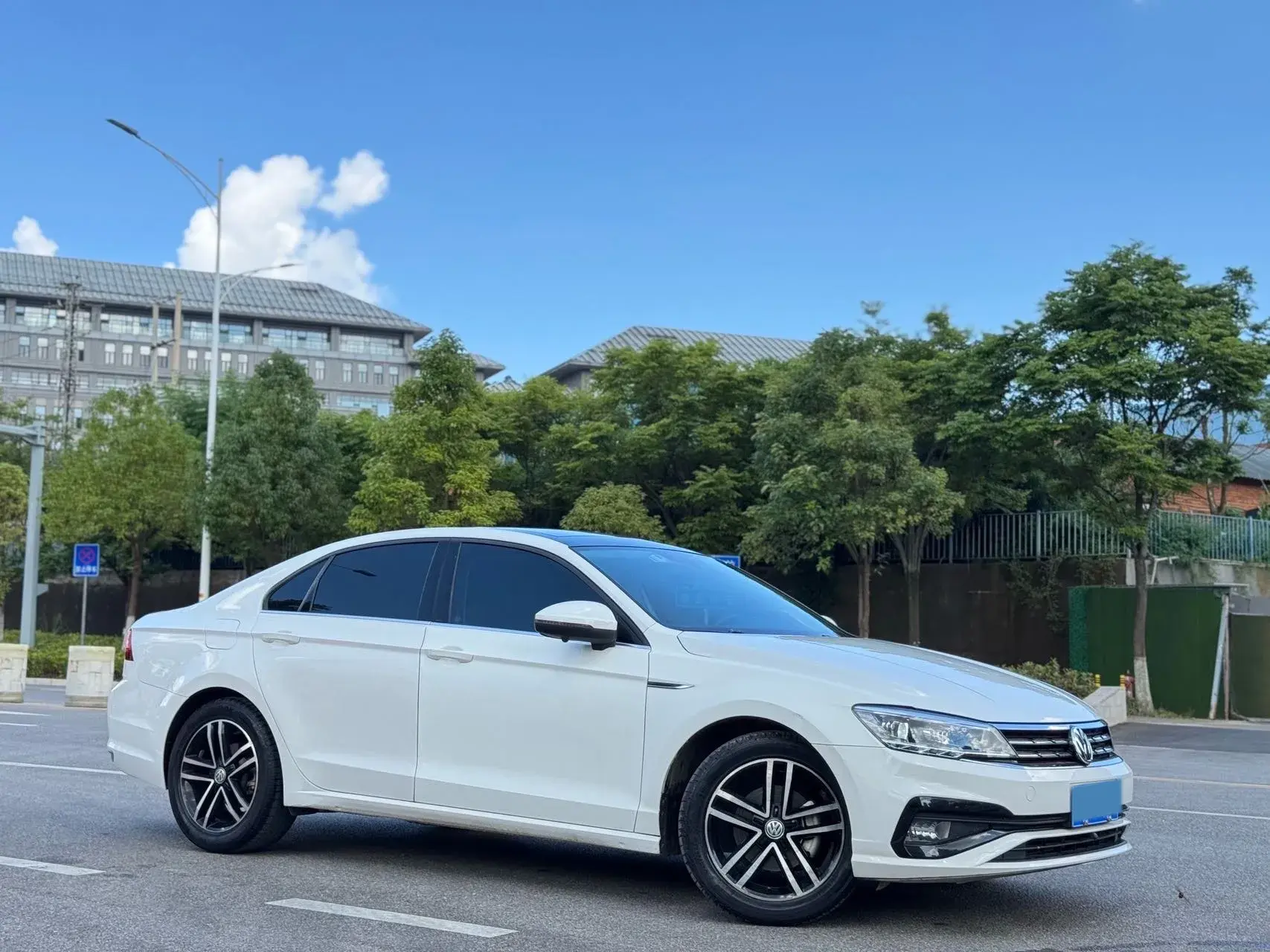 2021 VOLKSWAGEN LAMANDO thumbnail 3