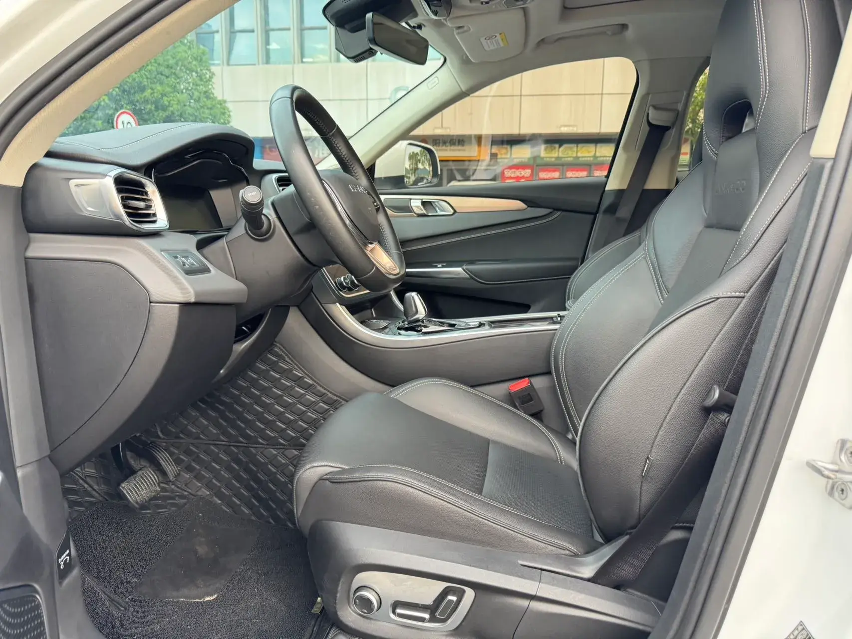 2019 LYNK&CO 01 thumbnail 4