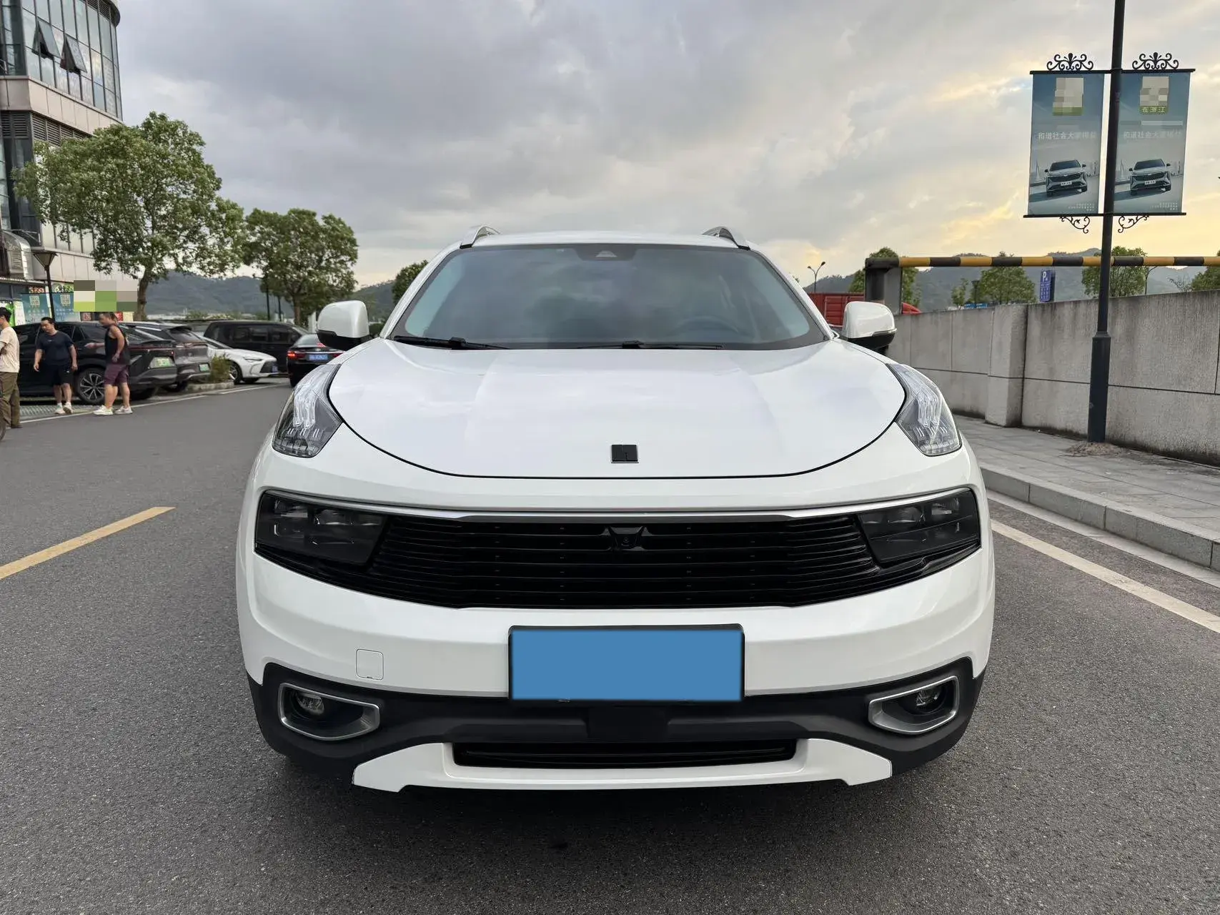 2019 LYNK&CO 01 thumbnail 2