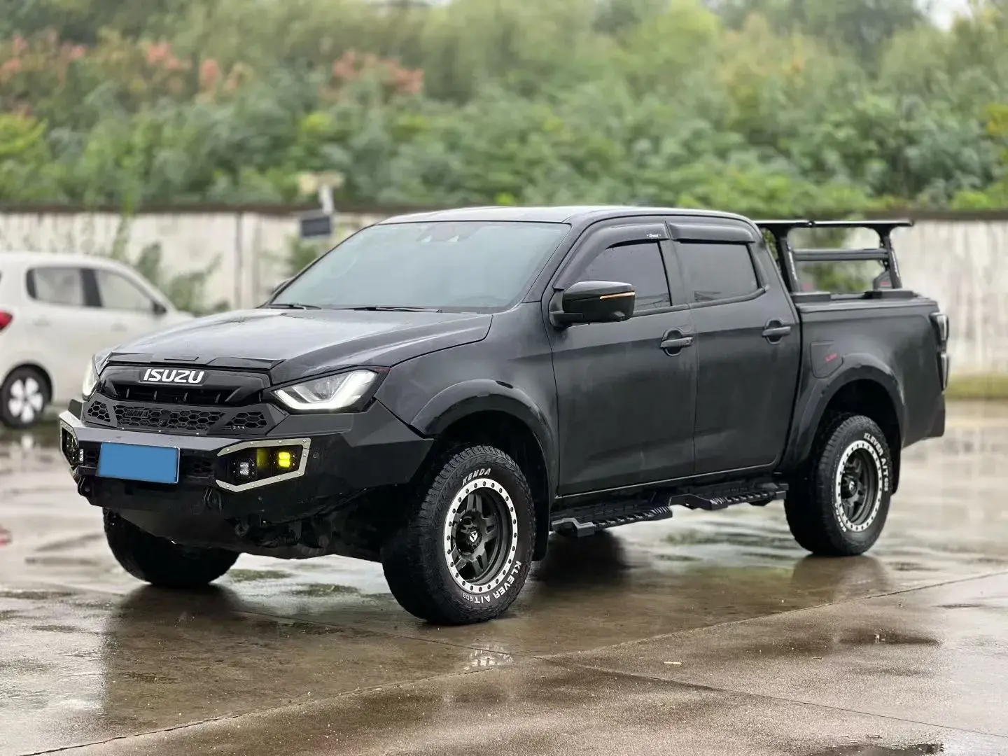 2021 ISUZU D-MAX view 1