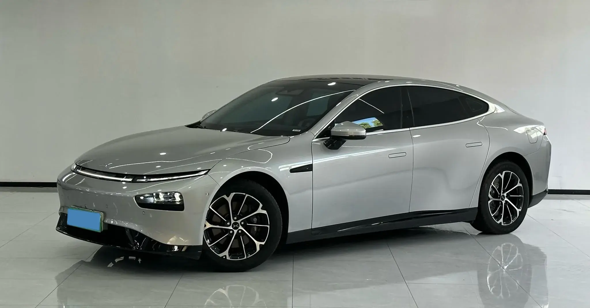 2022 XPENG P7 view 1