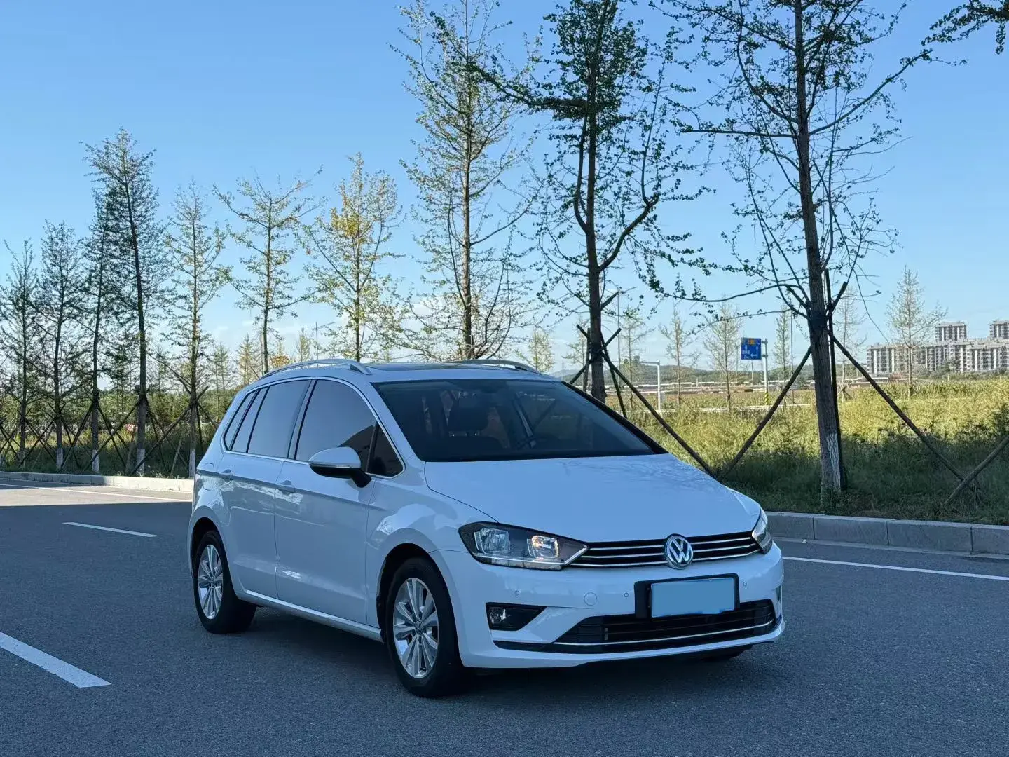 2018 VOLKSWAGEN GOLF thumbnail 3