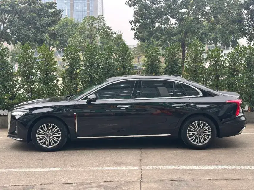 2023 HONGQI H5 thumbnail 3