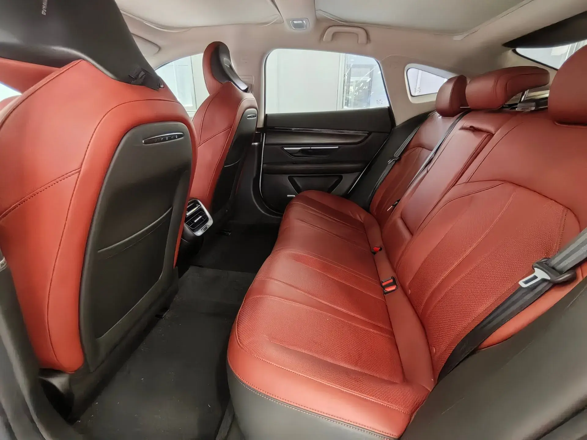 2022 XPENG P7 thumbnail 4