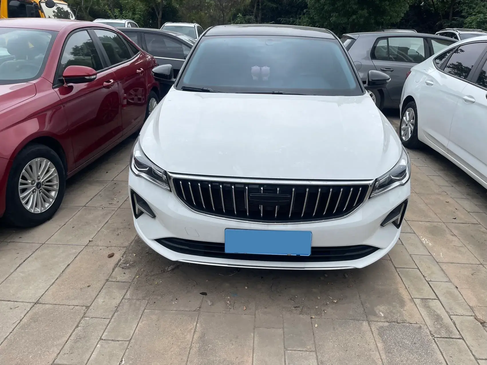 2025 GEELY EMGRAND thumbnail 3