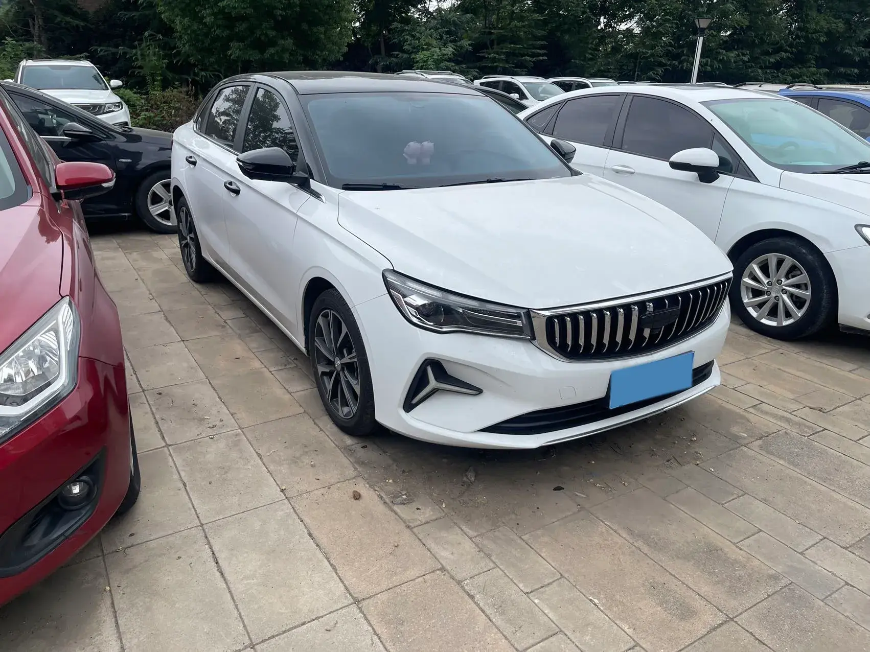 2025 GEELY EMGRAND thumbnail 2