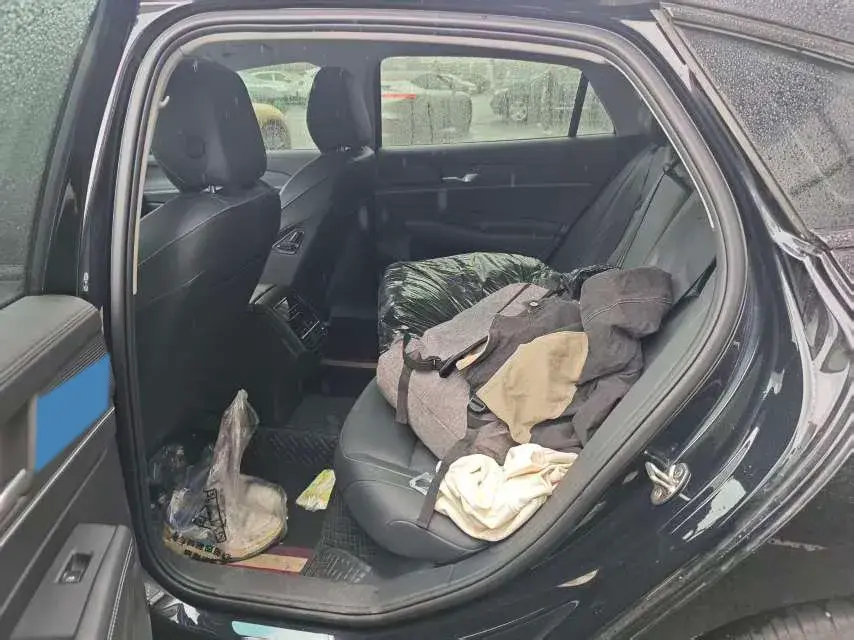 2025 VOLKSWAGEN PASSAT thumbnail 4