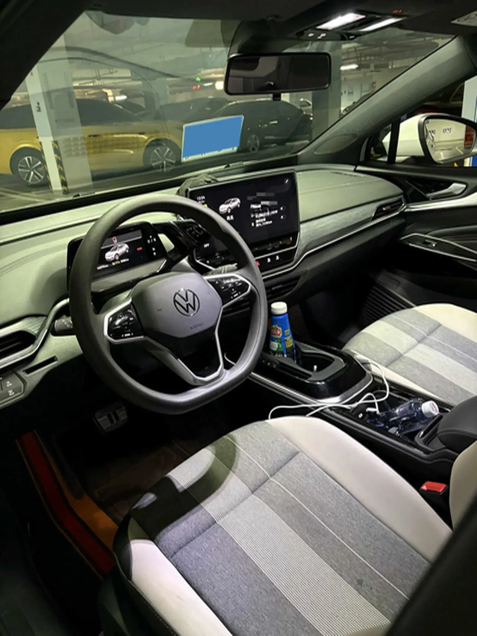 2024 VOLKSWAGEN ID.4 thumbnail 4