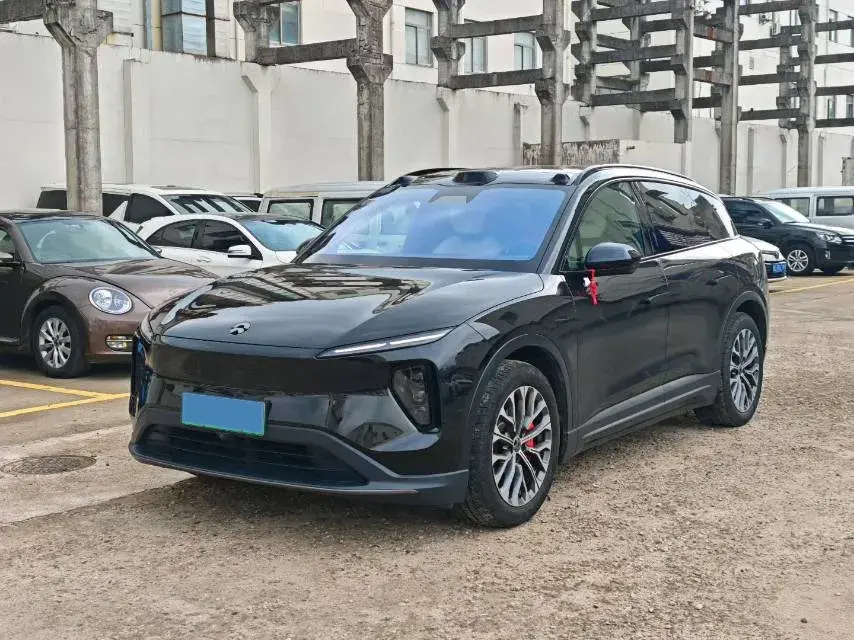 2023 NIO ES6 view 1