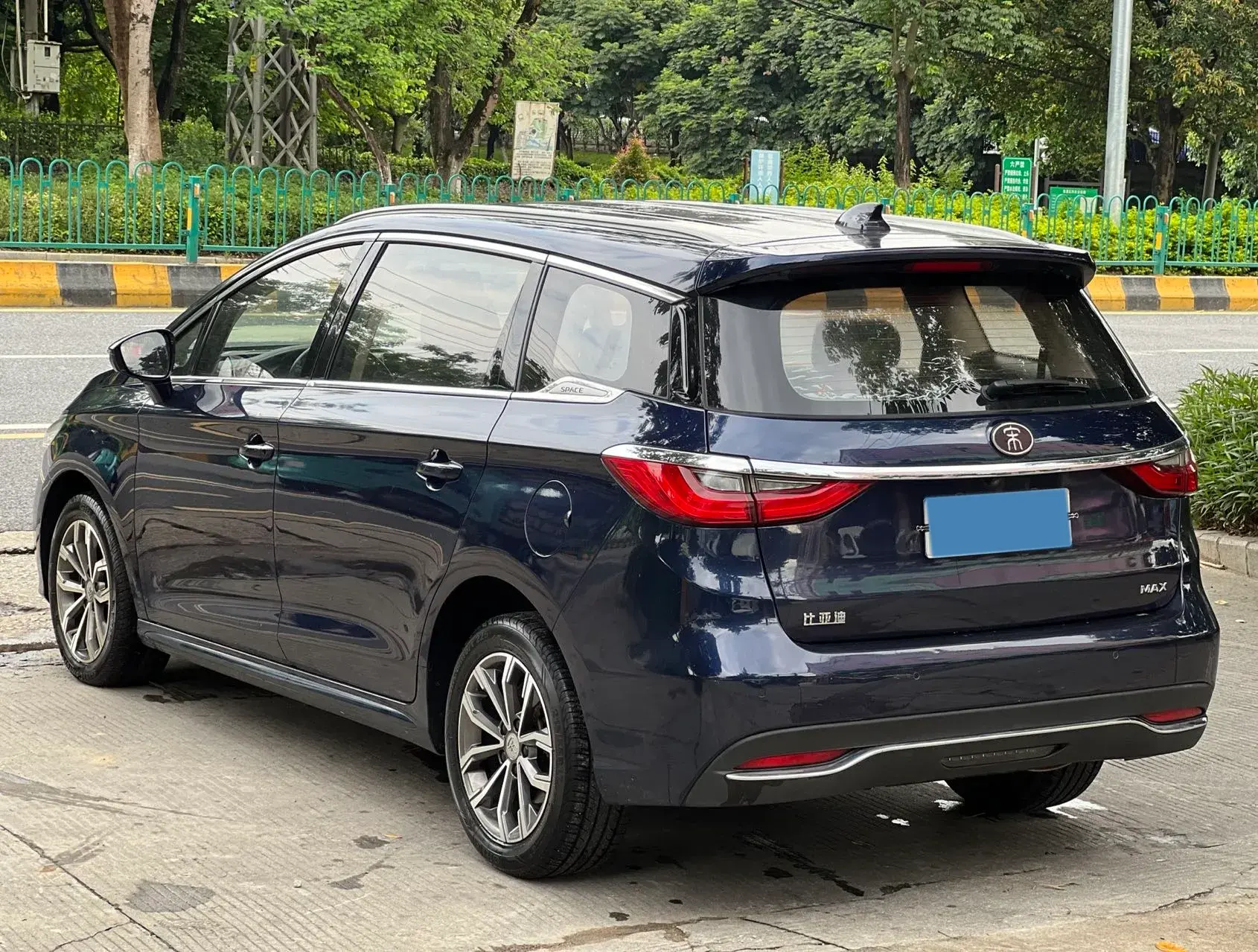 2019 BYD SONG thumbnail 4