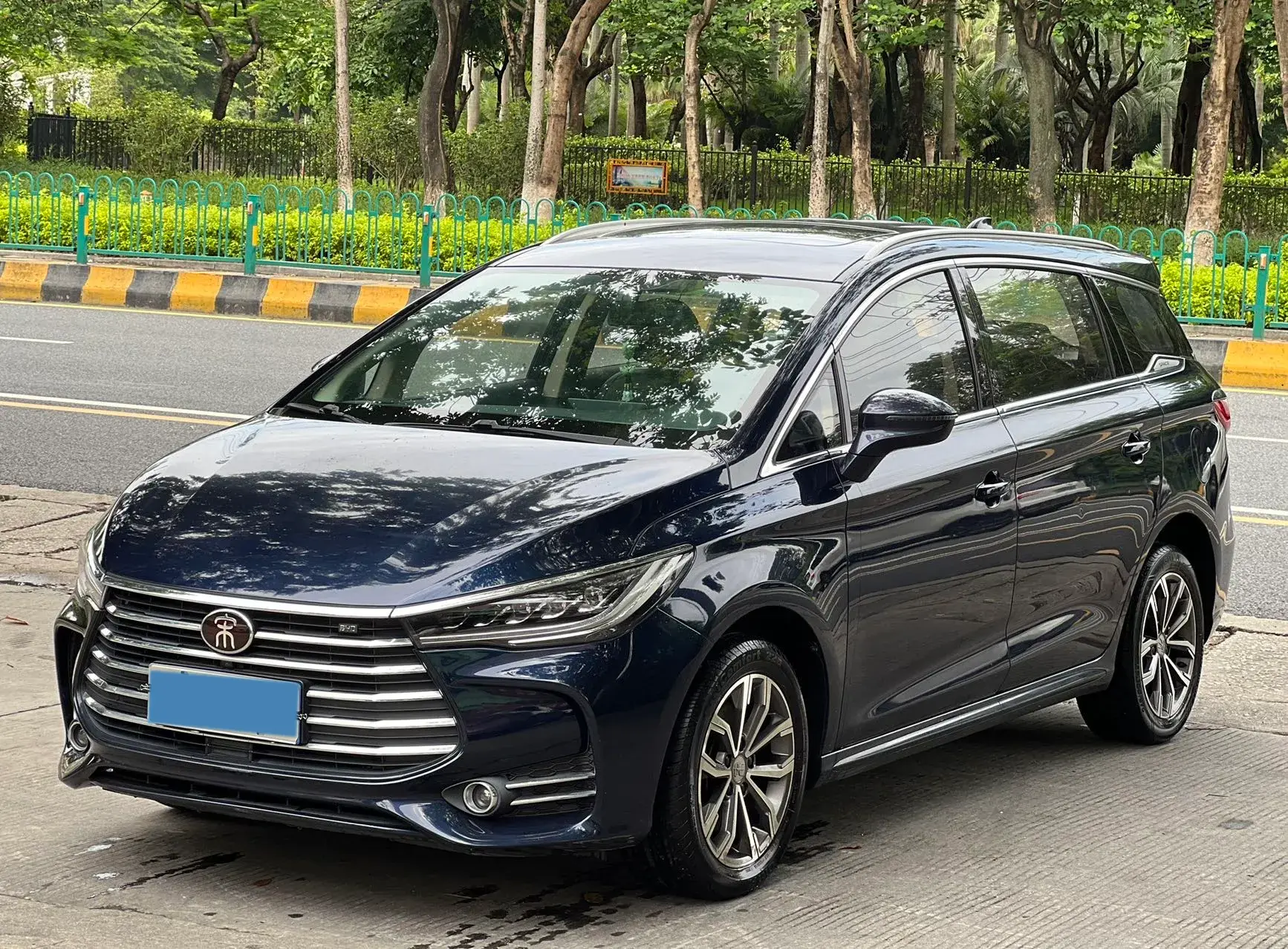 2019 BYD SONG view 1