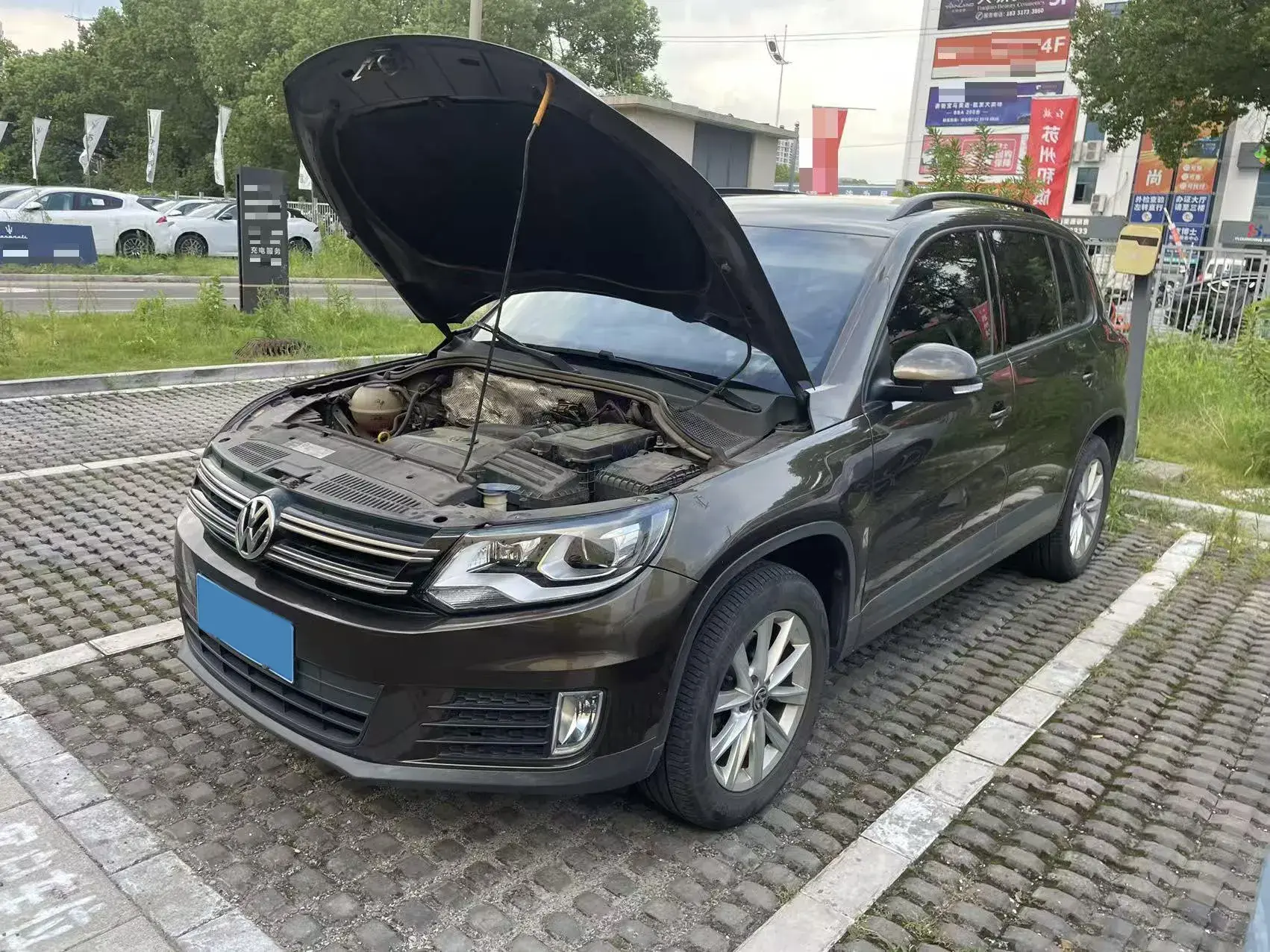 2017 VOLKSWAGEN TIGUAN thumbnail 2