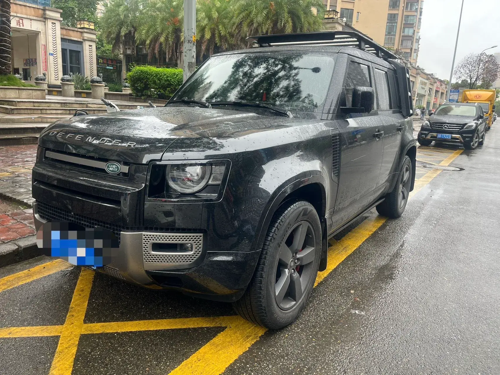 2021 LAND ROVER view 1